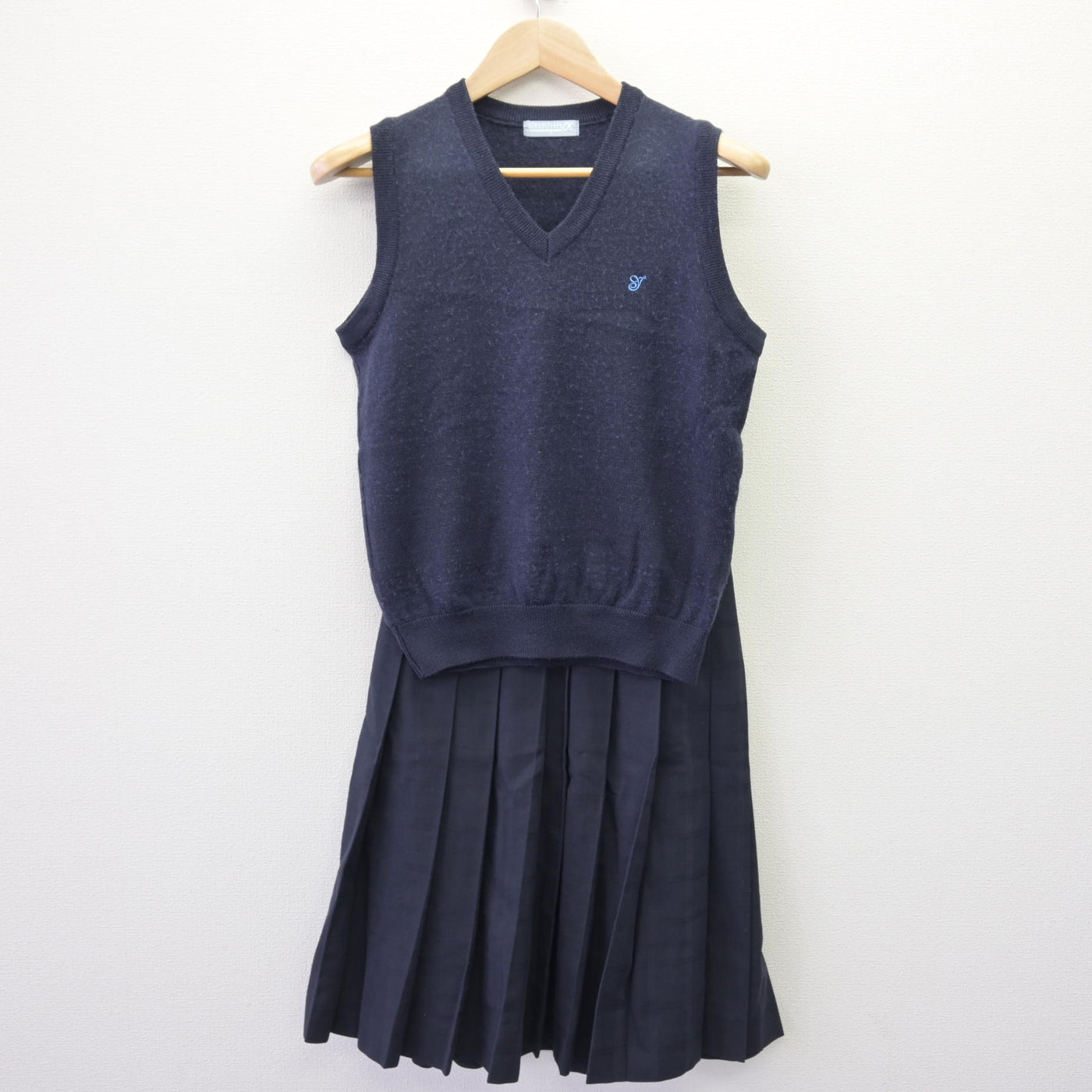 【中古】北海道 勇舞中学校 女子制服 2点 (ニットベスト・スカート) sf120445