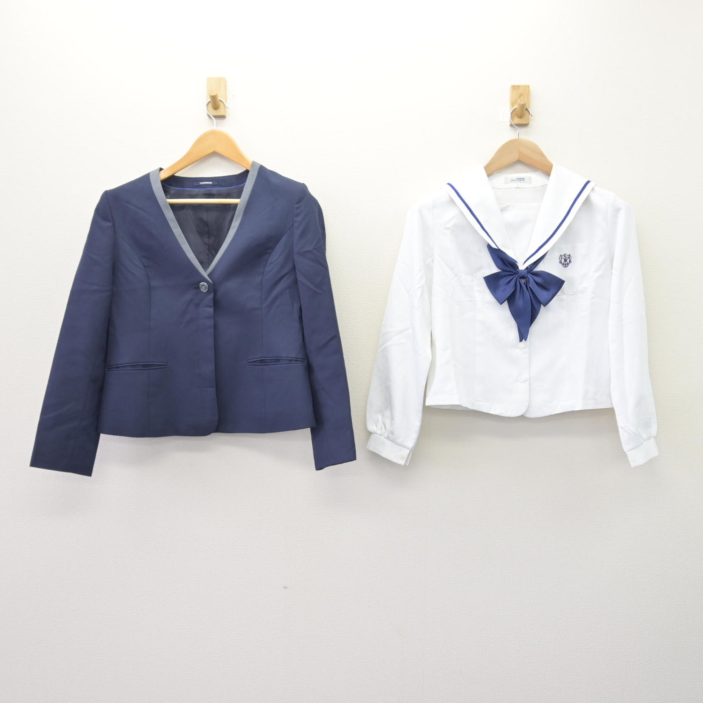 【中古】神奈川県 カリタス女子中学高等学校 女子制服 4点 (ブレザー・ブラウス・スカート) sf120451