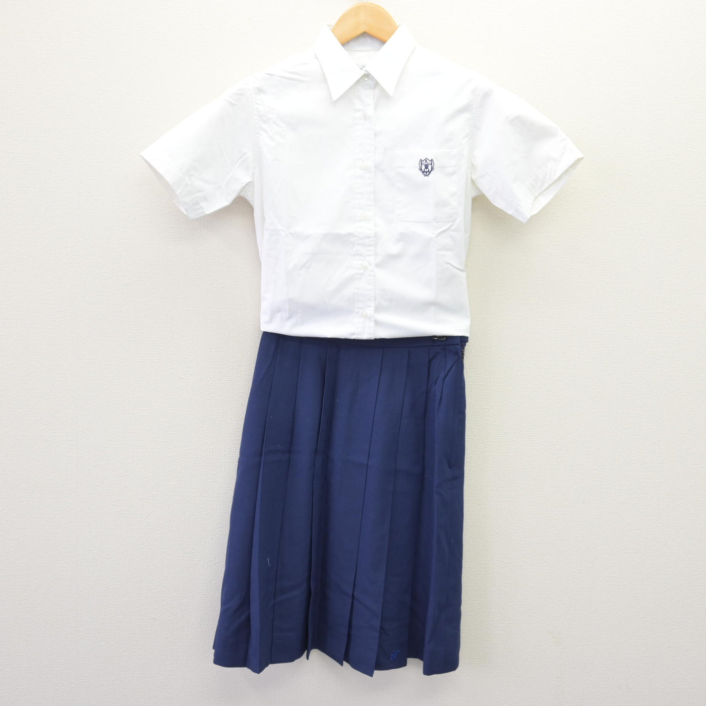 【中古】神奈川県 カリタス女子中学高等学校 女子制服 3点 (シャツ・ブラウス・スカート) sf120452