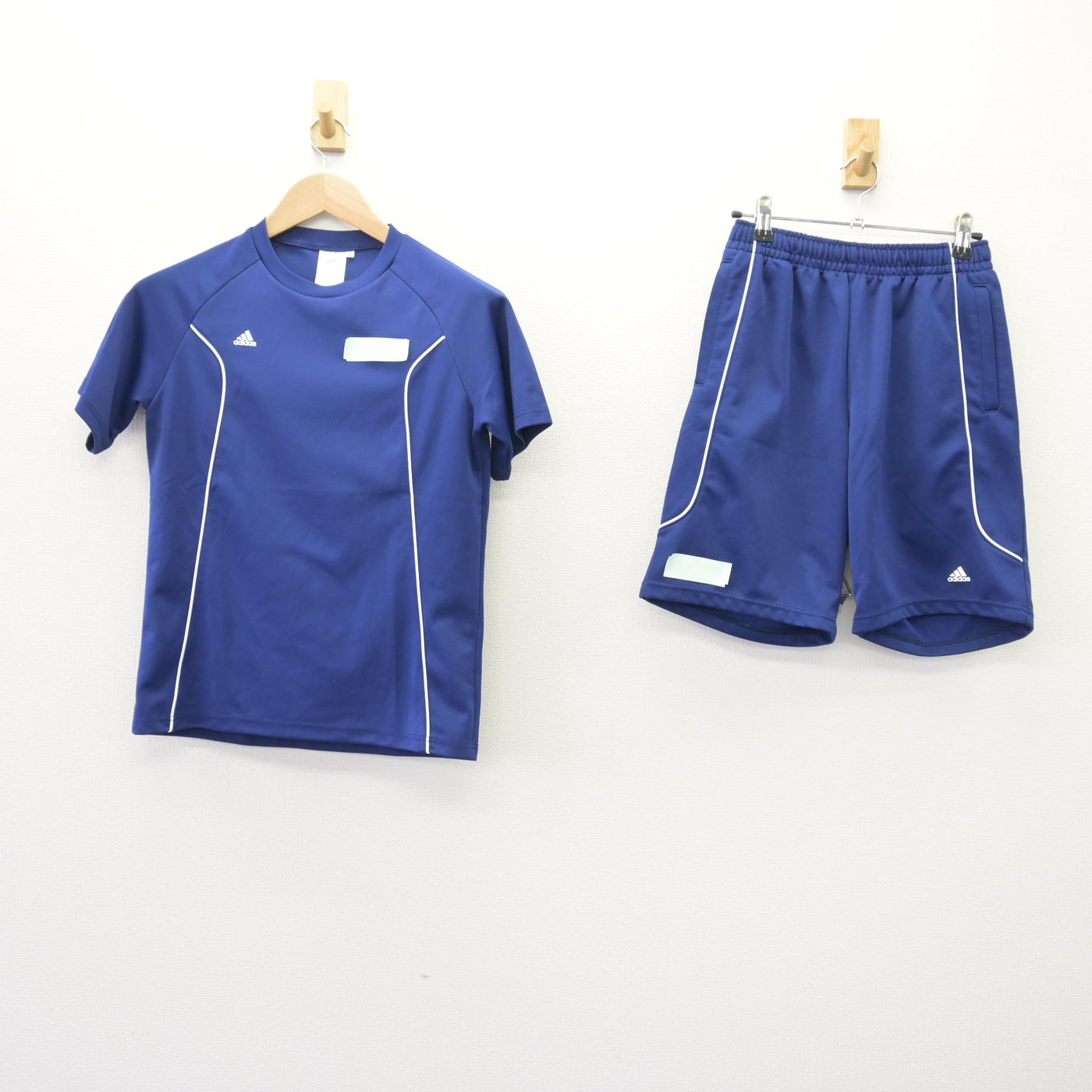 【中古】神奈川県 カリタス女子中学高等学校 女子制服 2点 (体操服 上・体操服 下) sf120456