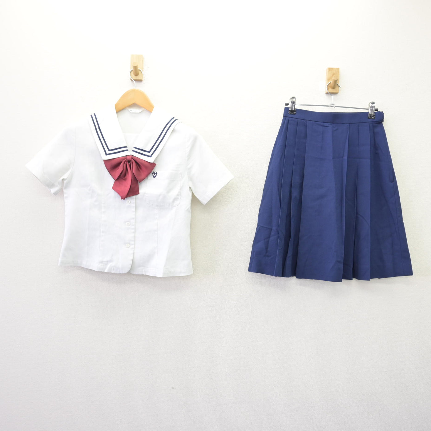 【中古】神奈川県 カリタス女子中学高等学校/旧制服 女子制服 3点 (ブラウス・スカート) sf120461