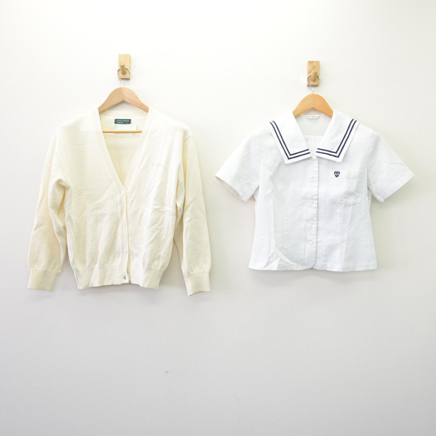 【中古】神奈川県 カリタス女子中学高等学校/旧制服 女子制服 2点 (ニット・ブラウス) sf120462