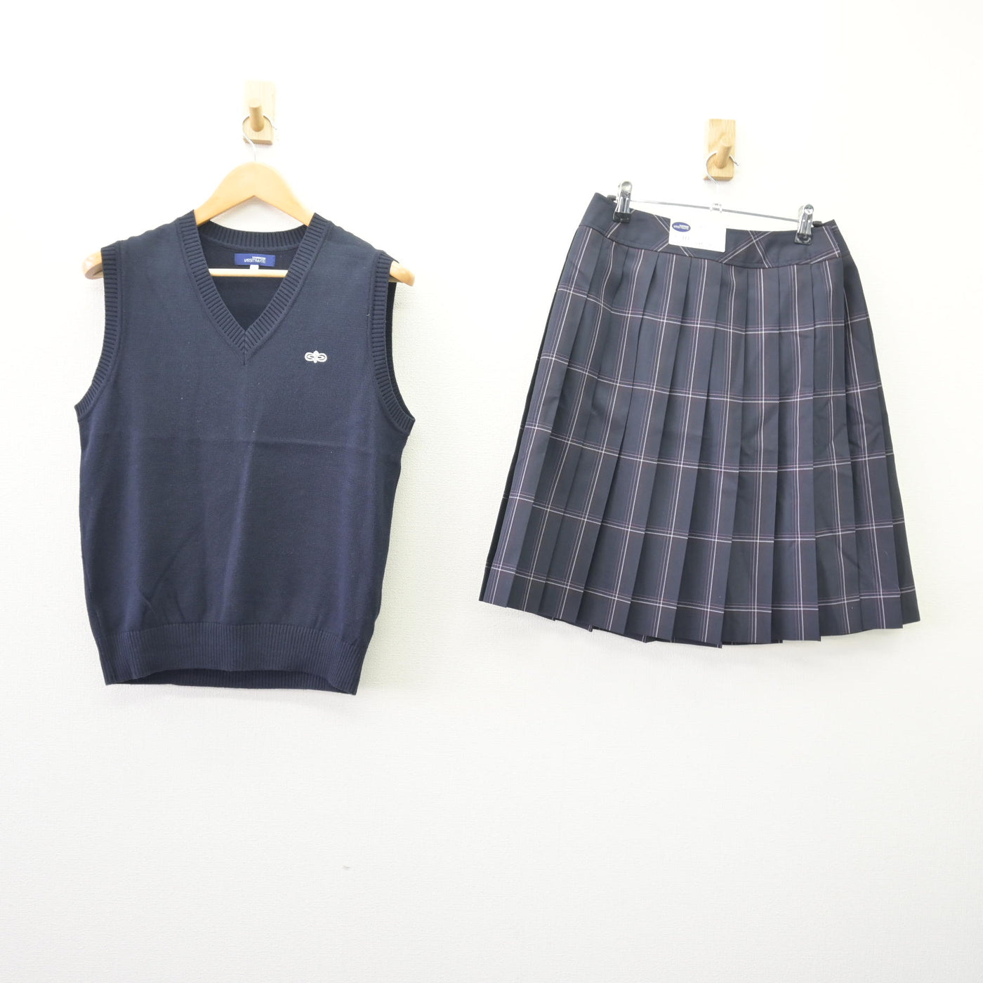 【中古】東京都 赤塚第一中学校 女子制服 2点 (ニットベスト・スカート) sf120472