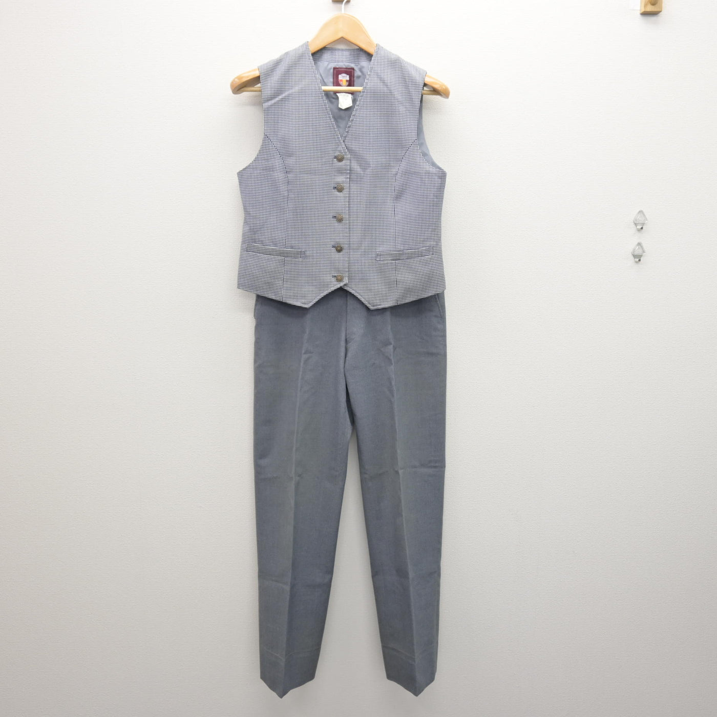 【中古】岩手県 黒石野中学校 女子制服 4点 (ブレザー・ベスト・ズボン) sf120496