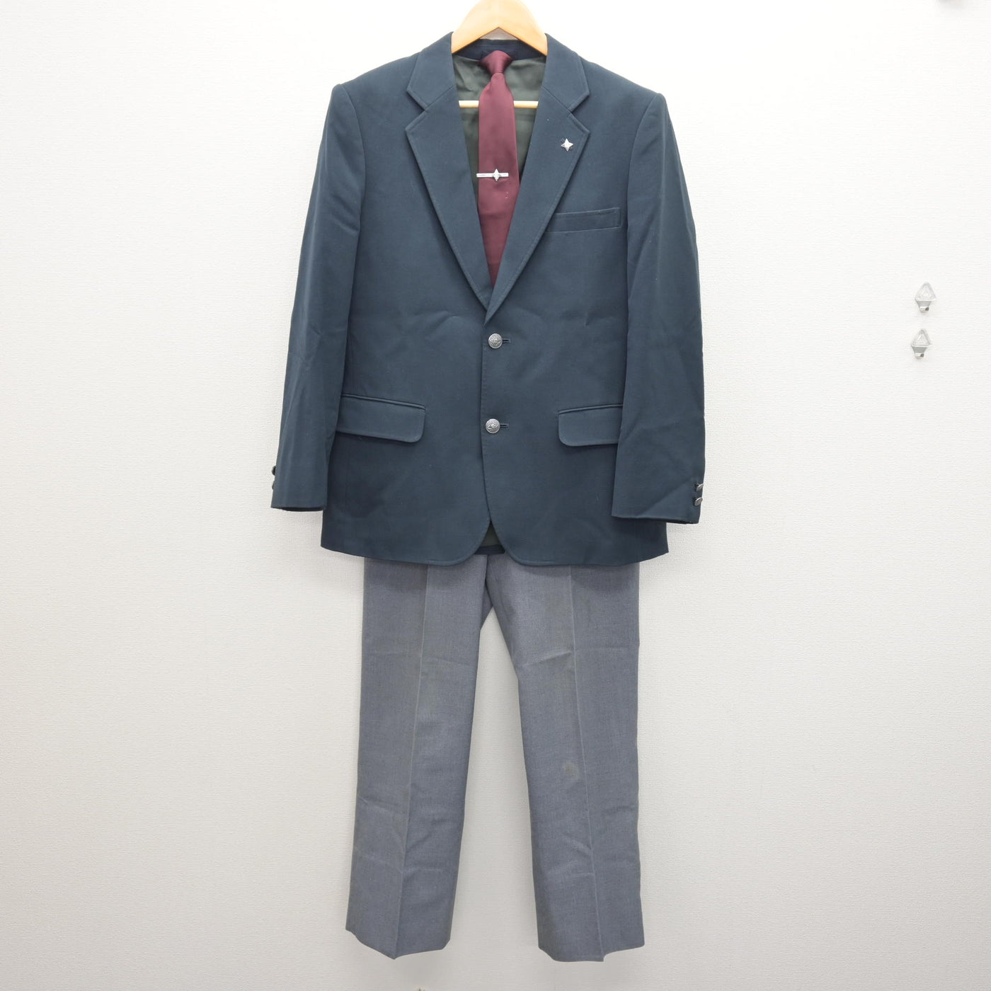 【中古】岩手県 黒石野中学校 男子制服 4点 (ブレザー・ズボン) sf120497
