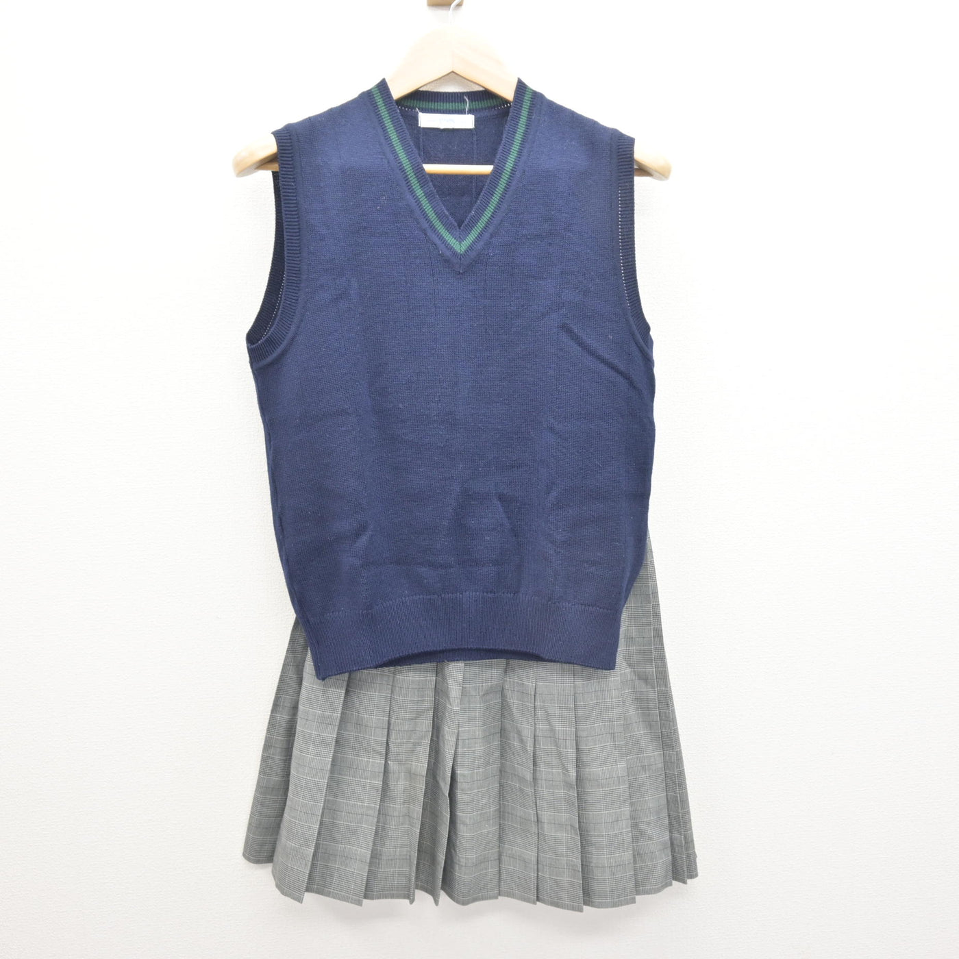 【中古】神奈川県 横浜創英高等学校 女子制服 2点 (ニットベスト・スカート) sf120527