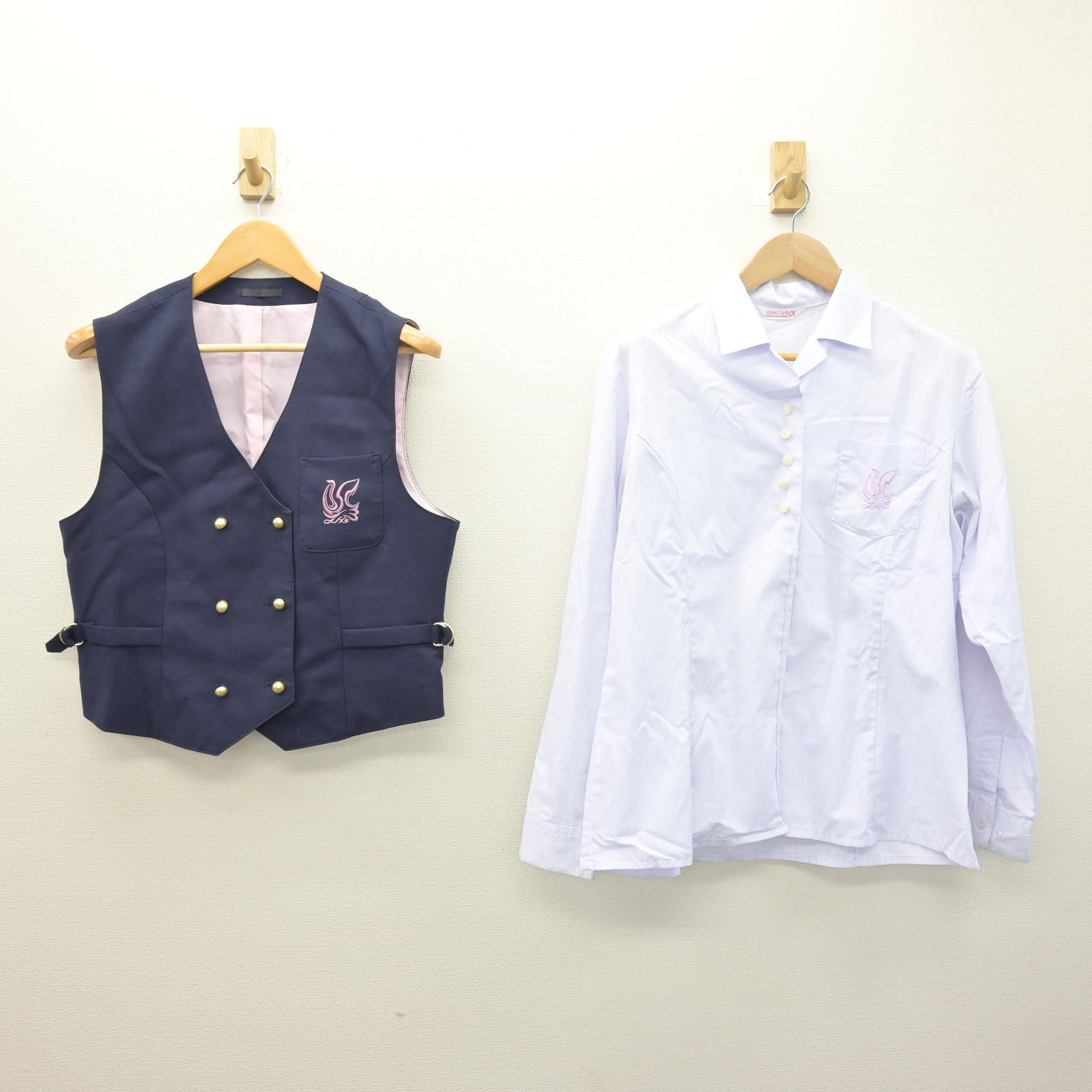 【中古】奈良県 奈良県立高田高等学校 女子制服 2点 (ベスト・シャツ) sf120529