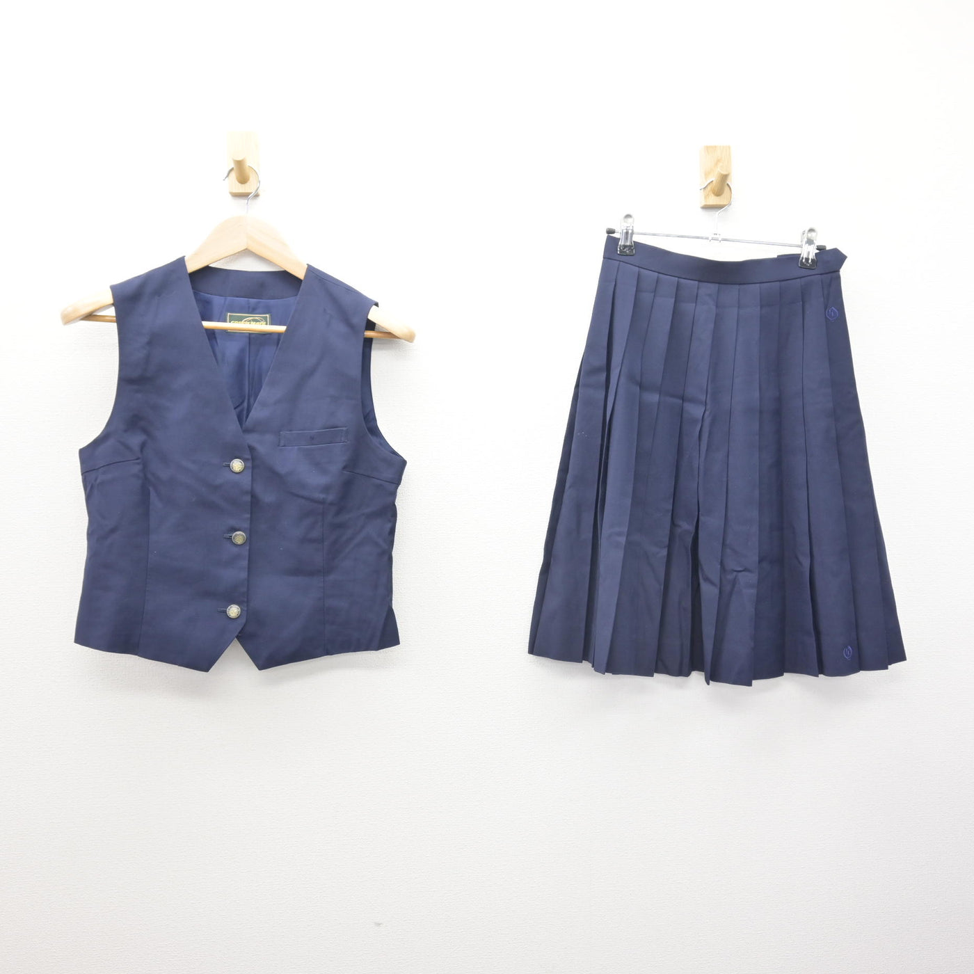 【中古】埼玉県 大宮高等学校 女子制服 2点 (ベスト・スカート) sf120535