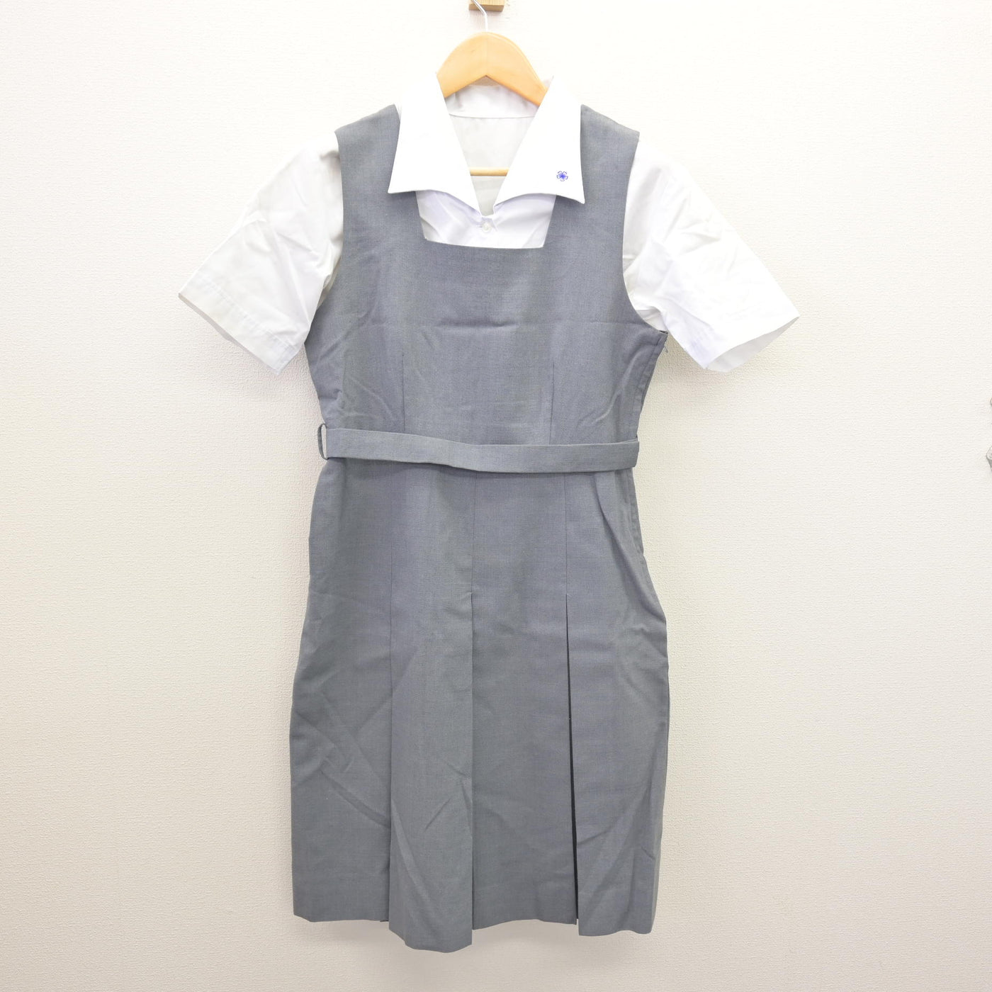 【中古】茨城県 愛国学園大学附属龍ヶ崎高等学校/旧制服 女子制服 3点 (シャツ・ジャンパースカート) sf120550