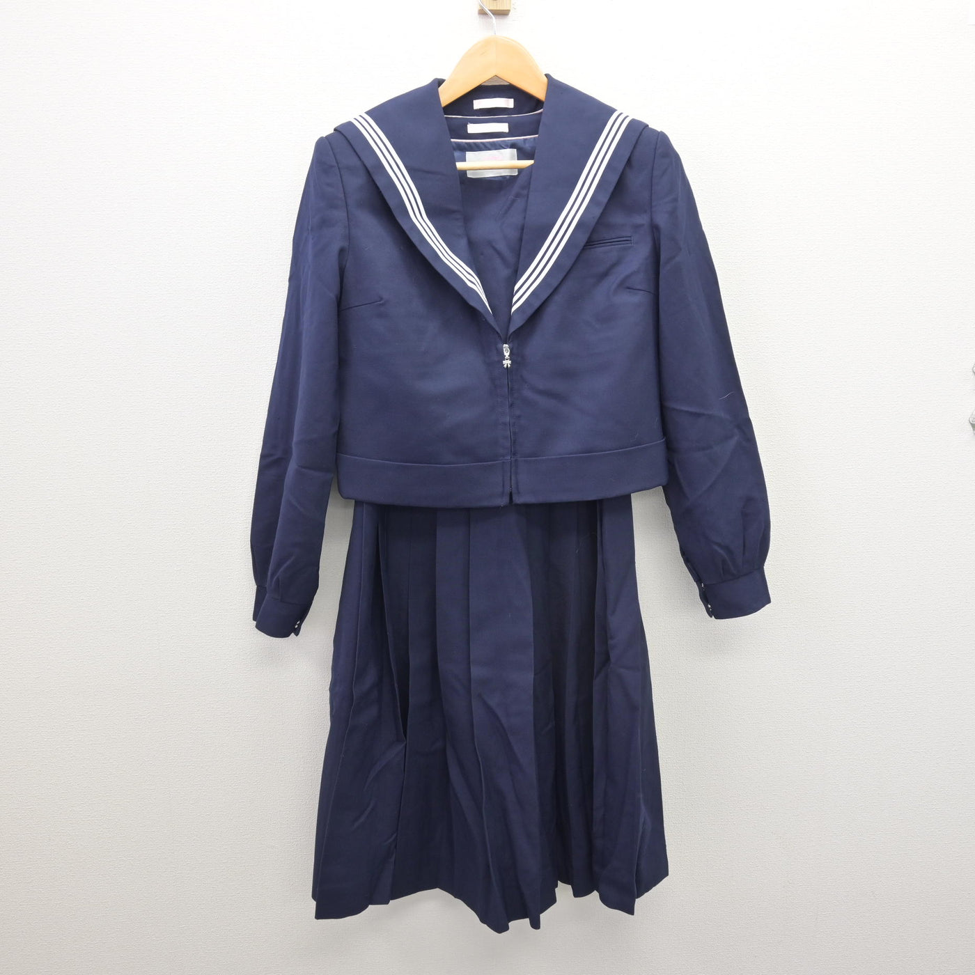 【中古】福岡県 花尾中学校 女子制服 2点 (セーラー服・ジャンパースカート) sf120570