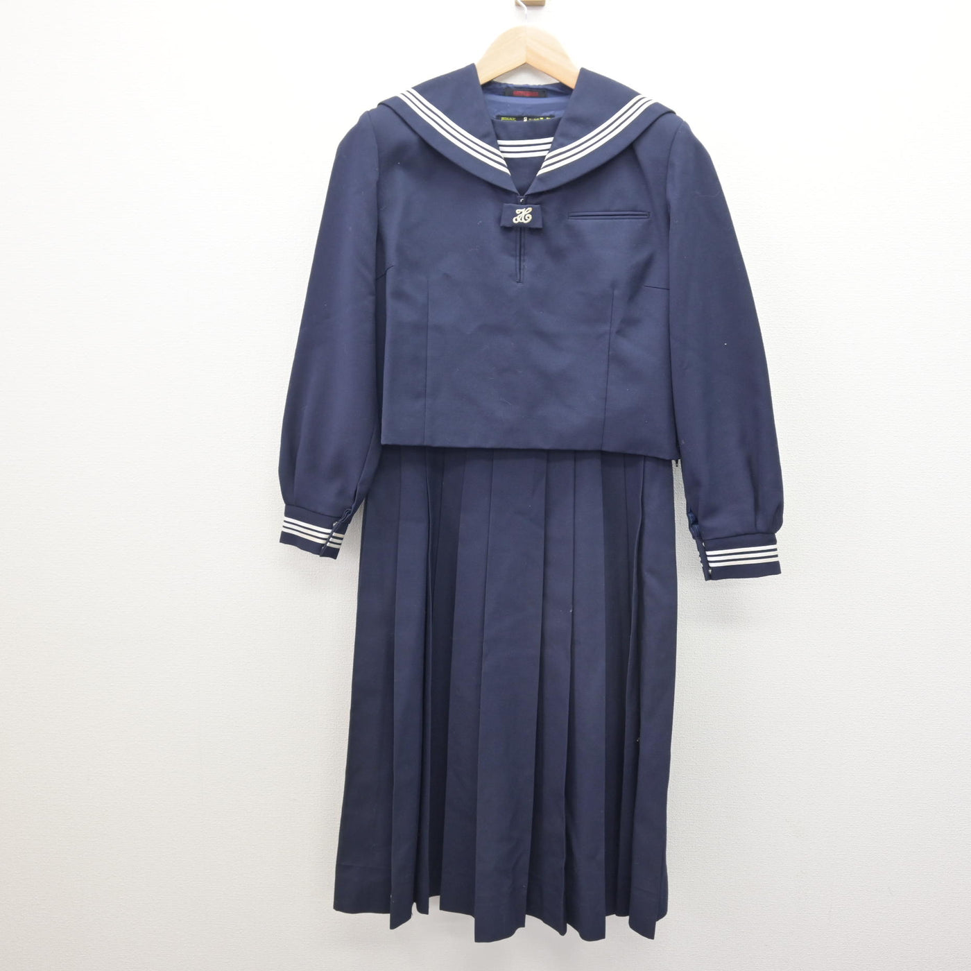 【中古】栃木県 佐野市立南中学校 女子制服 2点 (セーラー服・ジャンパースカート) sf120581