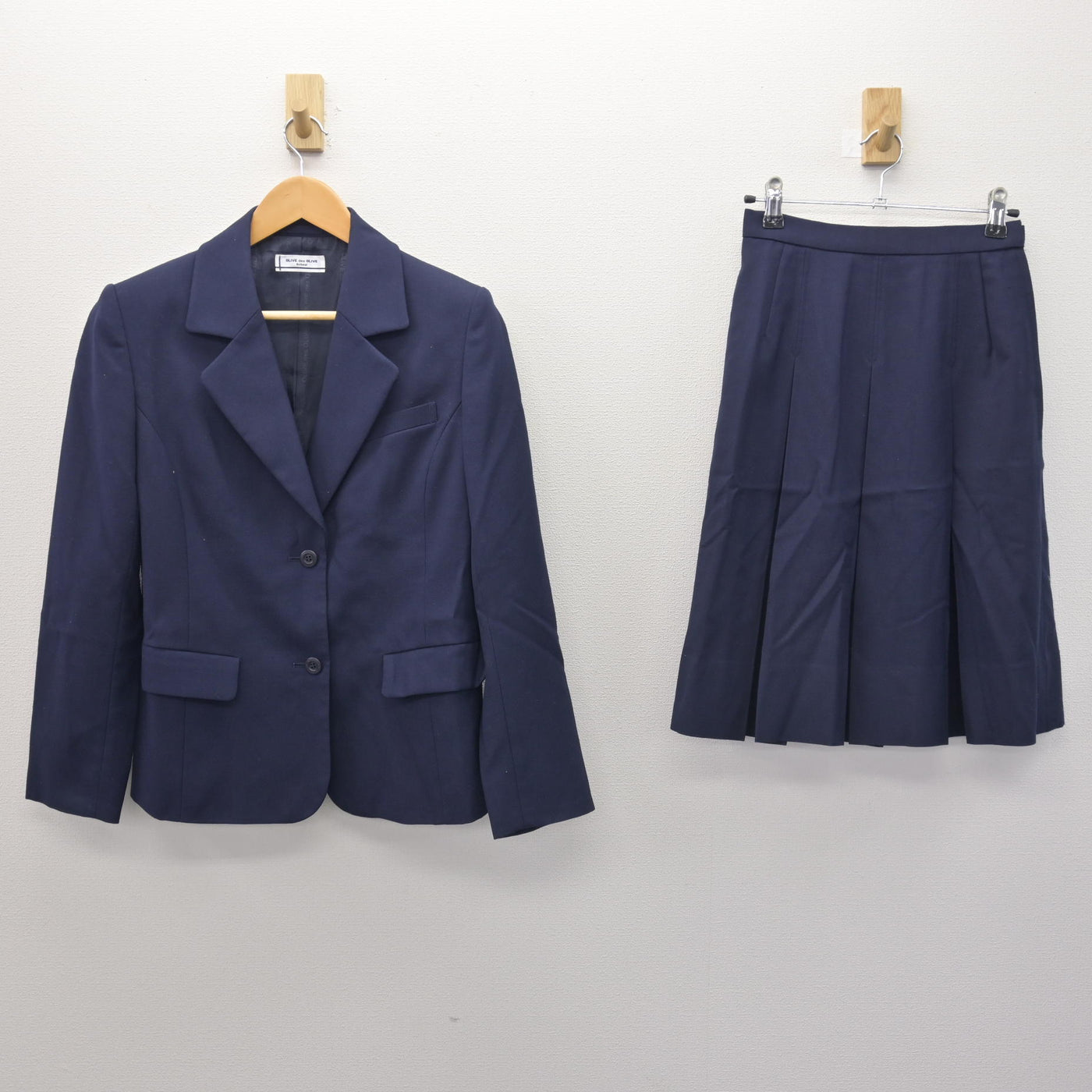 【中古】大阪府 豊中市立第十六中学校 女子制服 2点 (ブレザー・スカート) sf120586