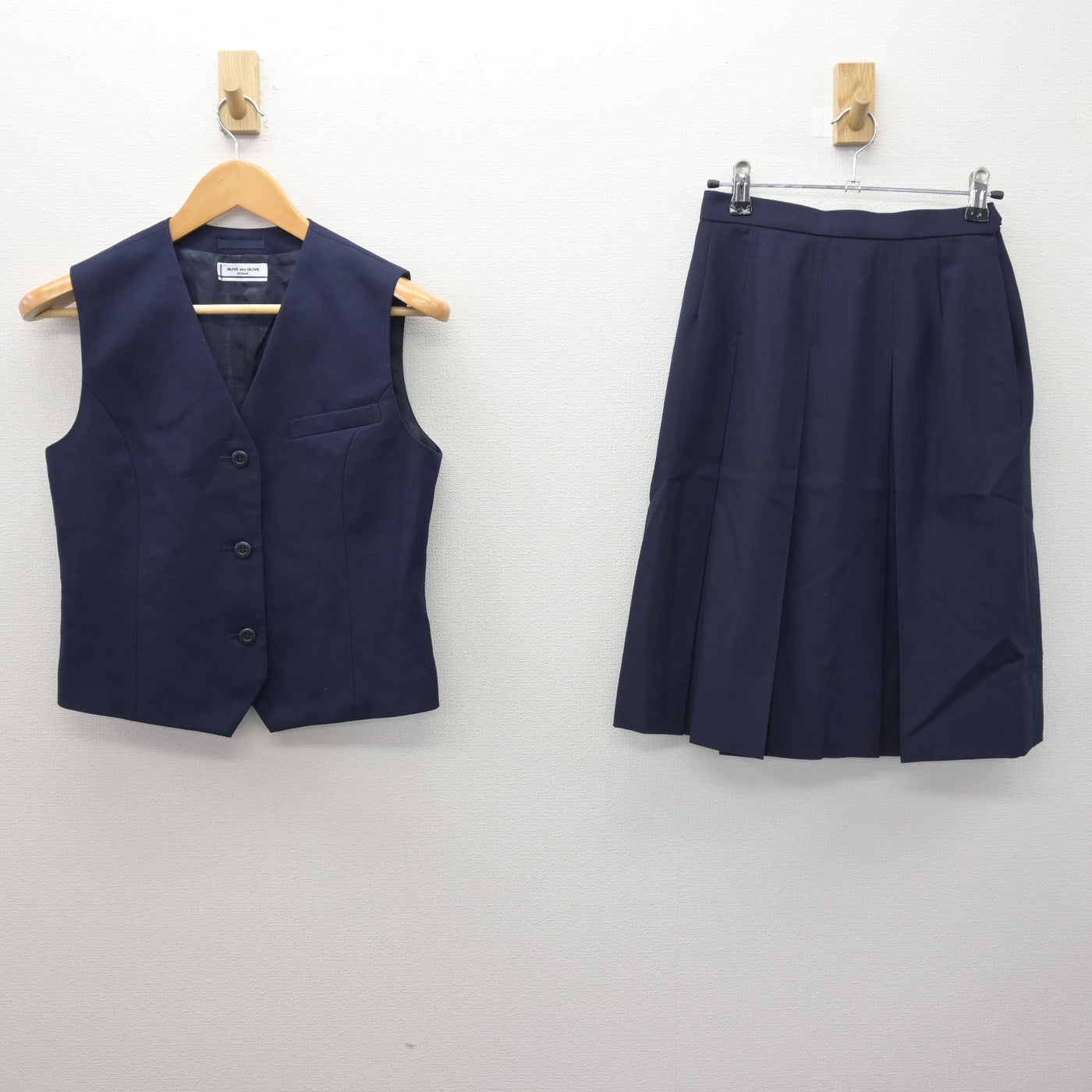 【中古】大阪府 豊中市立第十六中学校 女子制服 2点 (ベスト・スカート) sf120587
