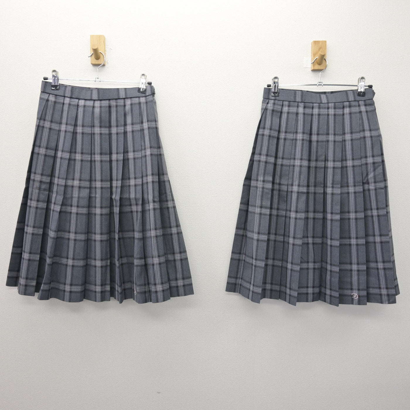 【中古】東京都 立川第四中学校 女子制服 3点 (ブレザー・スカート・スカート) sf120597