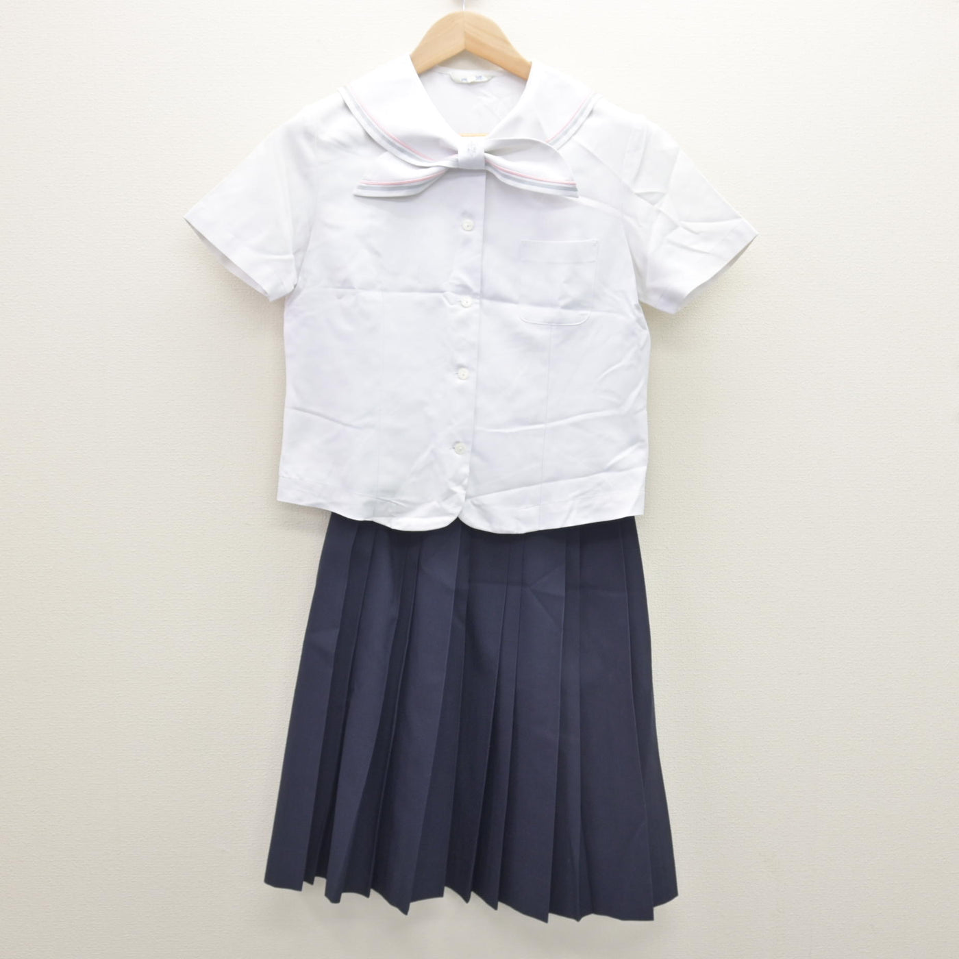 【中古】京都府 京都聖母学院中学校 女子制服 2点 (セーラー服・スカート) sf120627