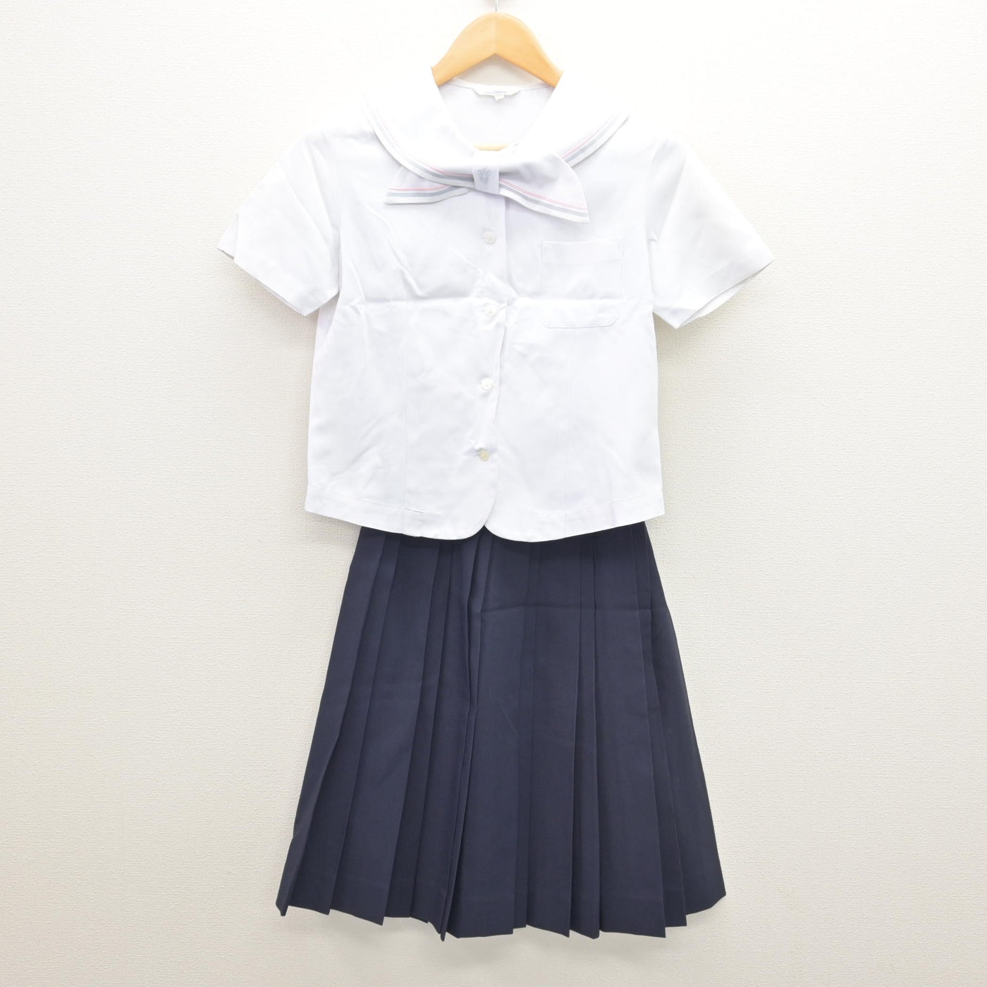 【中古】京都府 京都聖母学院中学校 女子制服 2点 (セーラー服・スカート) sf120628