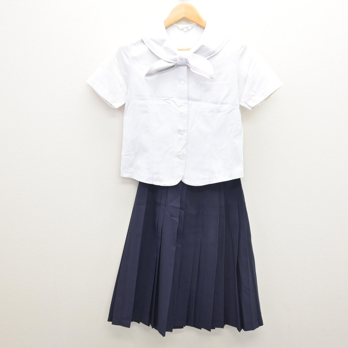 【中古】京都府 京都聖母学院中学校 女子制服 2点 (セーラー服・スカート) sf120629