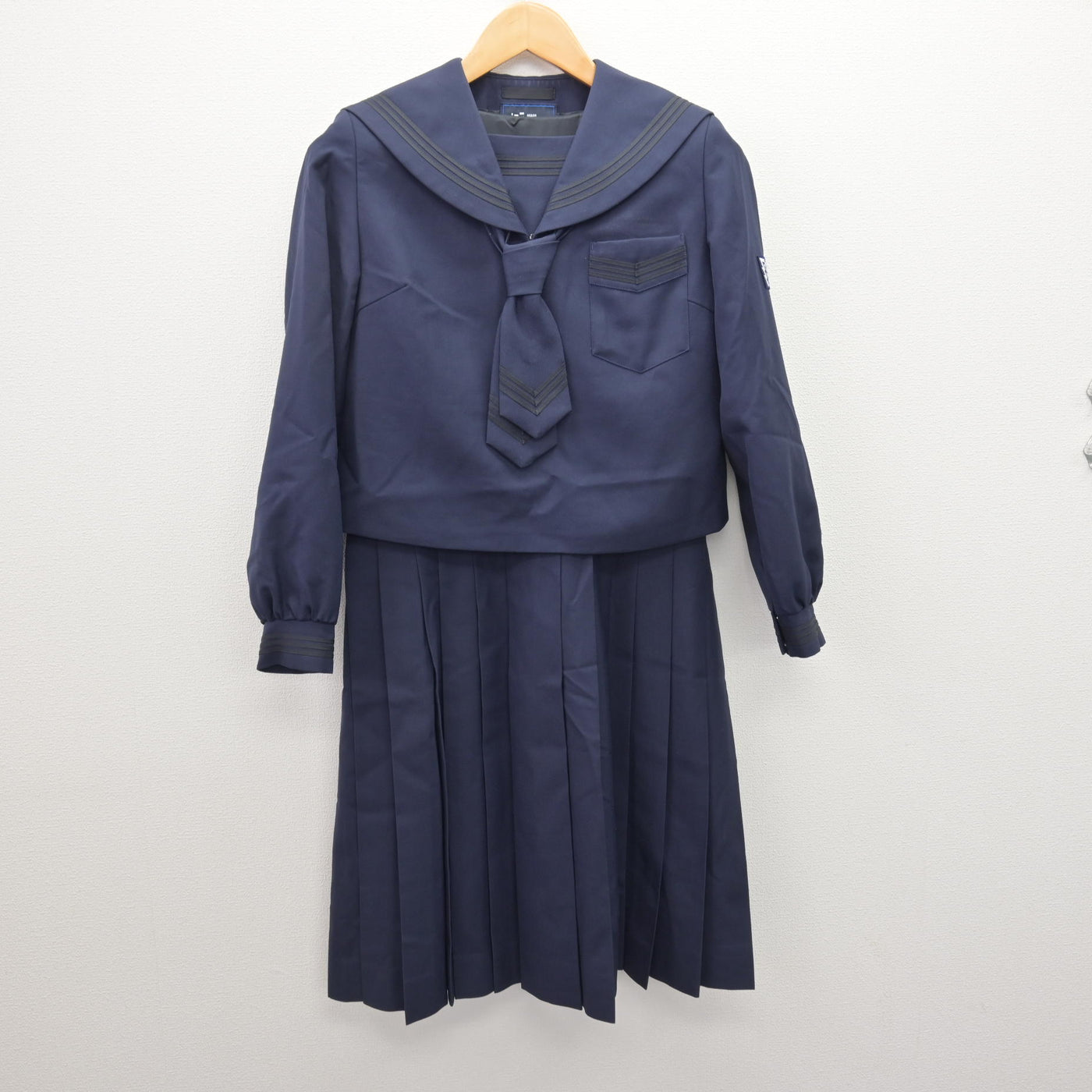 【中古】北海道 藤女子中学校 女子制服 4点 (セーラー服・ジャンパースカート) sf120659