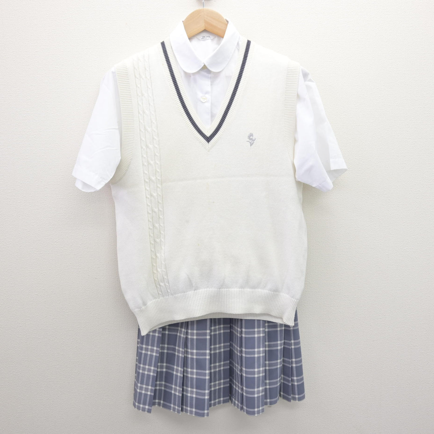 【中古】神奈川県 相模女子大学高等部 女子制服 3点 (ニットベスト・ブラウス・スカート) sf120675