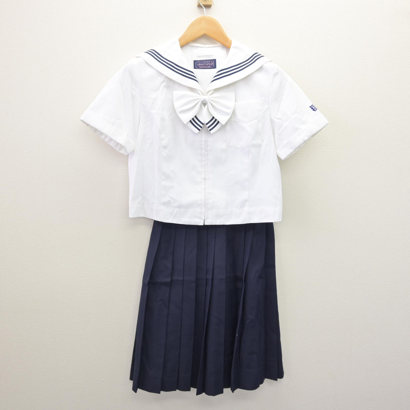 【中古】北海道 藤女子中学校 女子制服 3点 (セーラー服・スカート) sf120688
