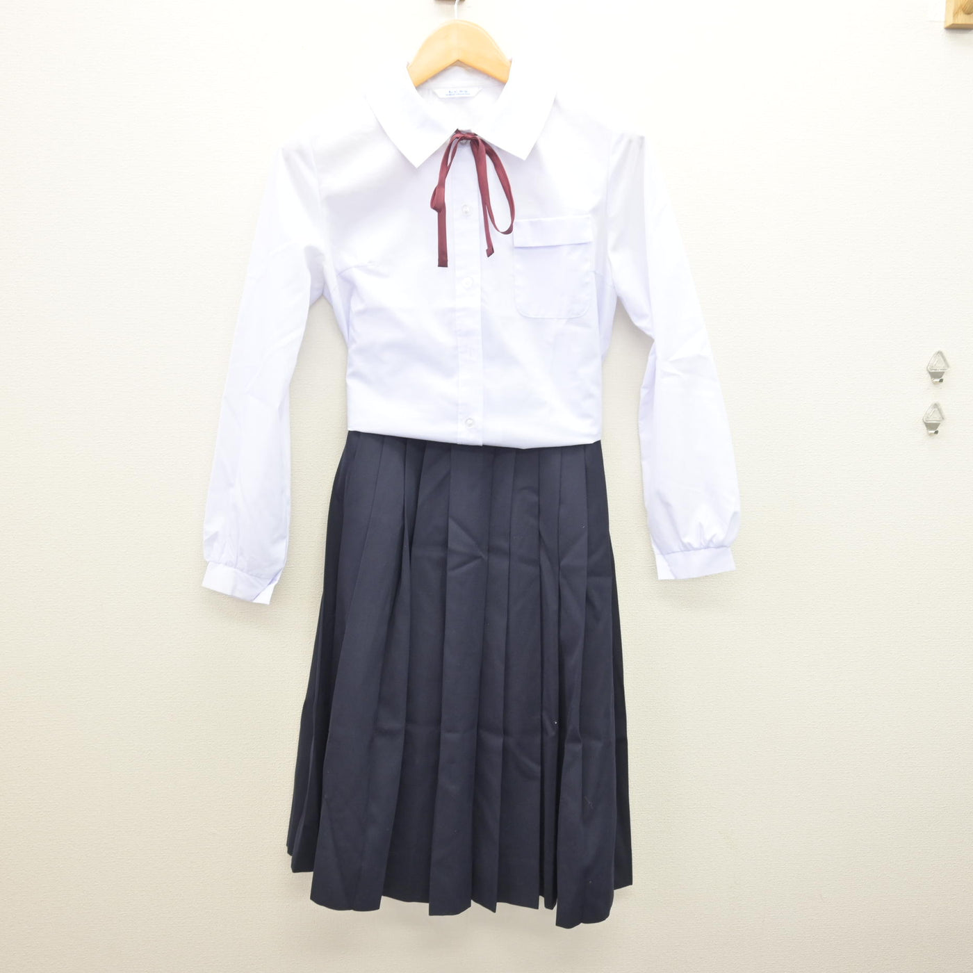 【中古】静岡県 沼津市立第三中学校 女子制服 4点 (ブレザー・シャツ・スカート) sf120691