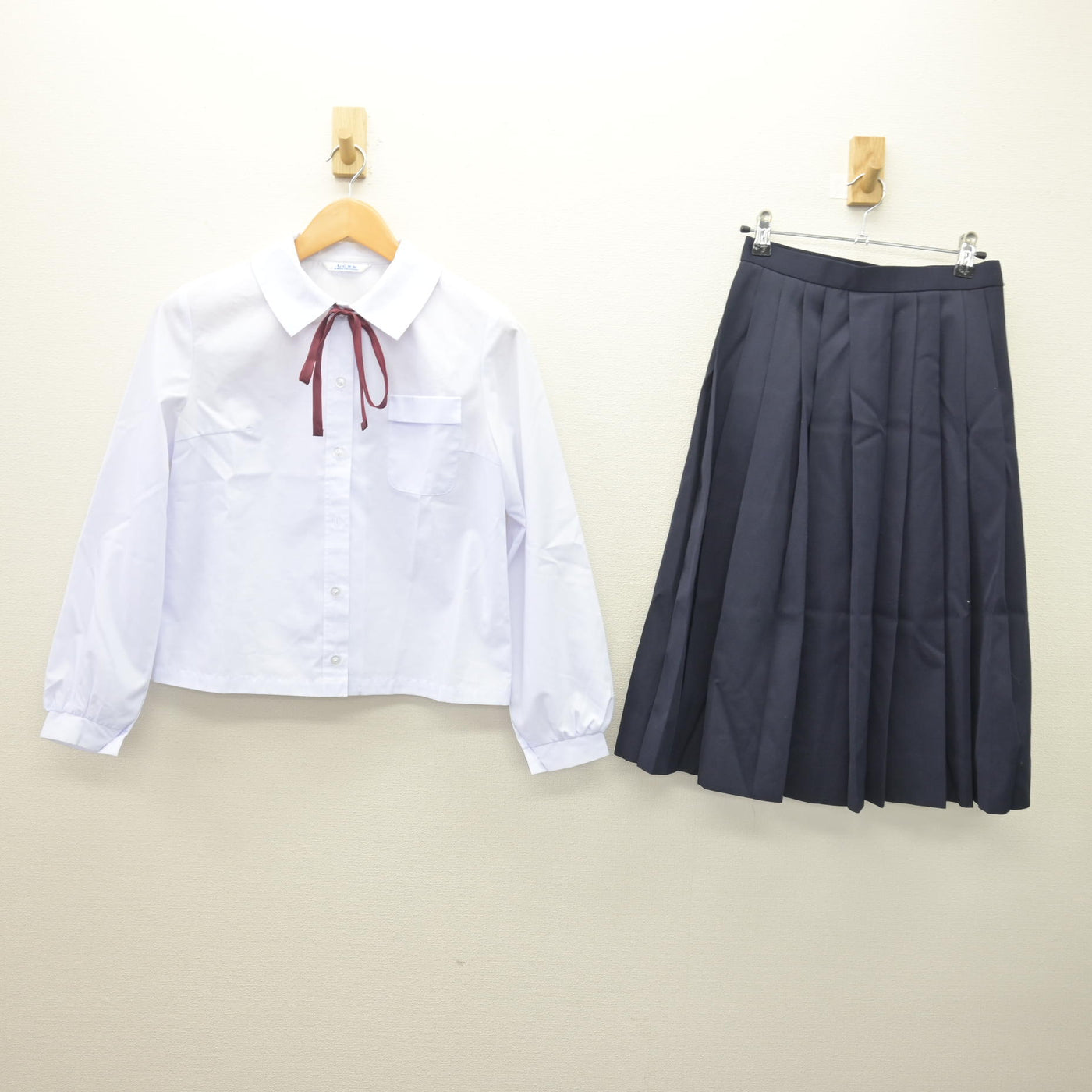 【中古】静岡県 沼津市立第三中学校 女子制服 4点 (ブレザー・シャツ・スカート) sf120691