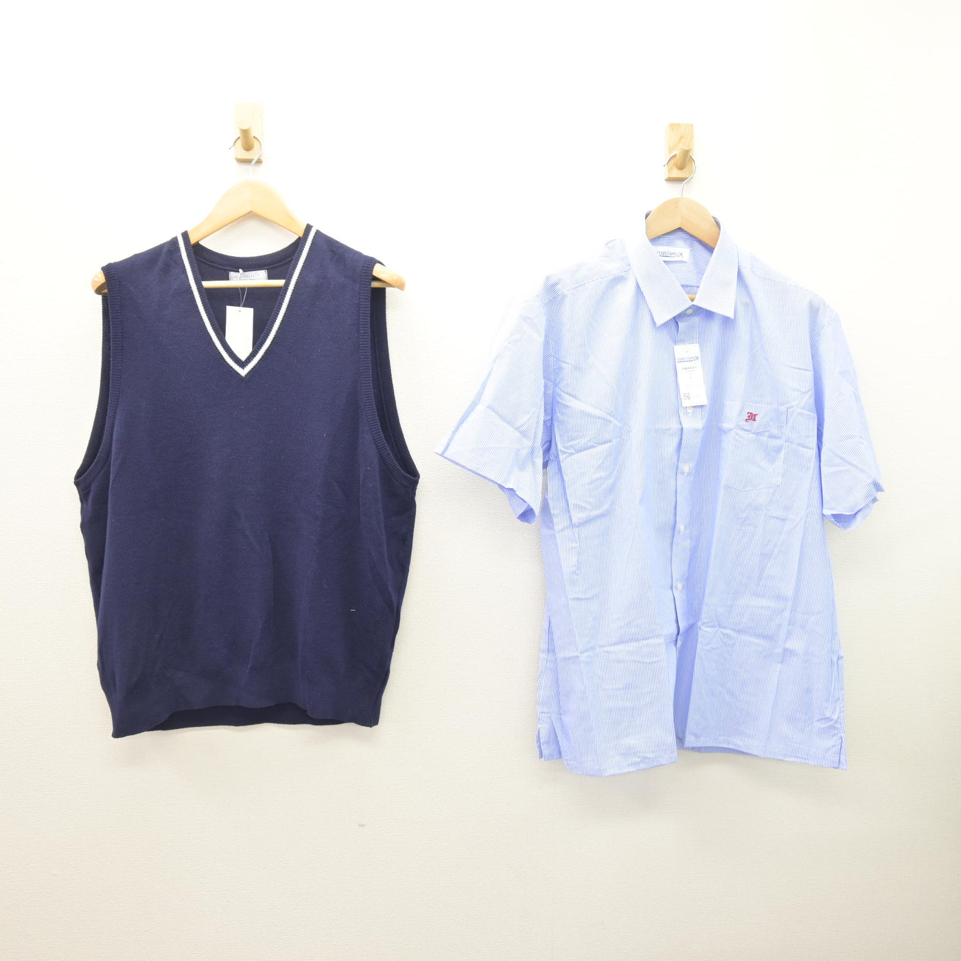 【中古】静岡県 沼津学園飛龍高等学校/旧制服 男子制服 2点 (ニットベスト・シャツ) sf120695
