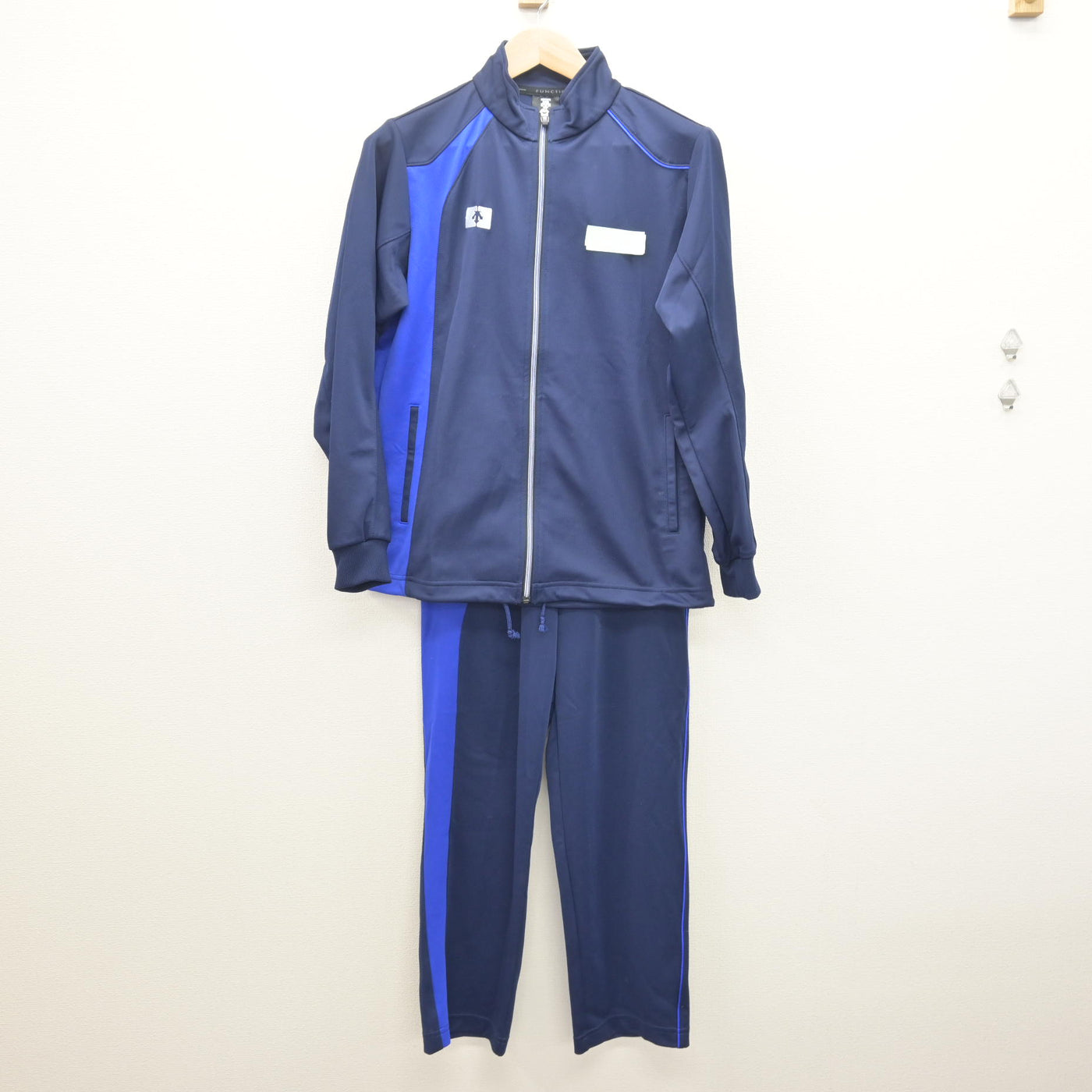 【中古】北海道 藤女子中学校・高等学校 女子制服 3点 (ジャージ 上・体操服 上・ジャージ 下) sf120697