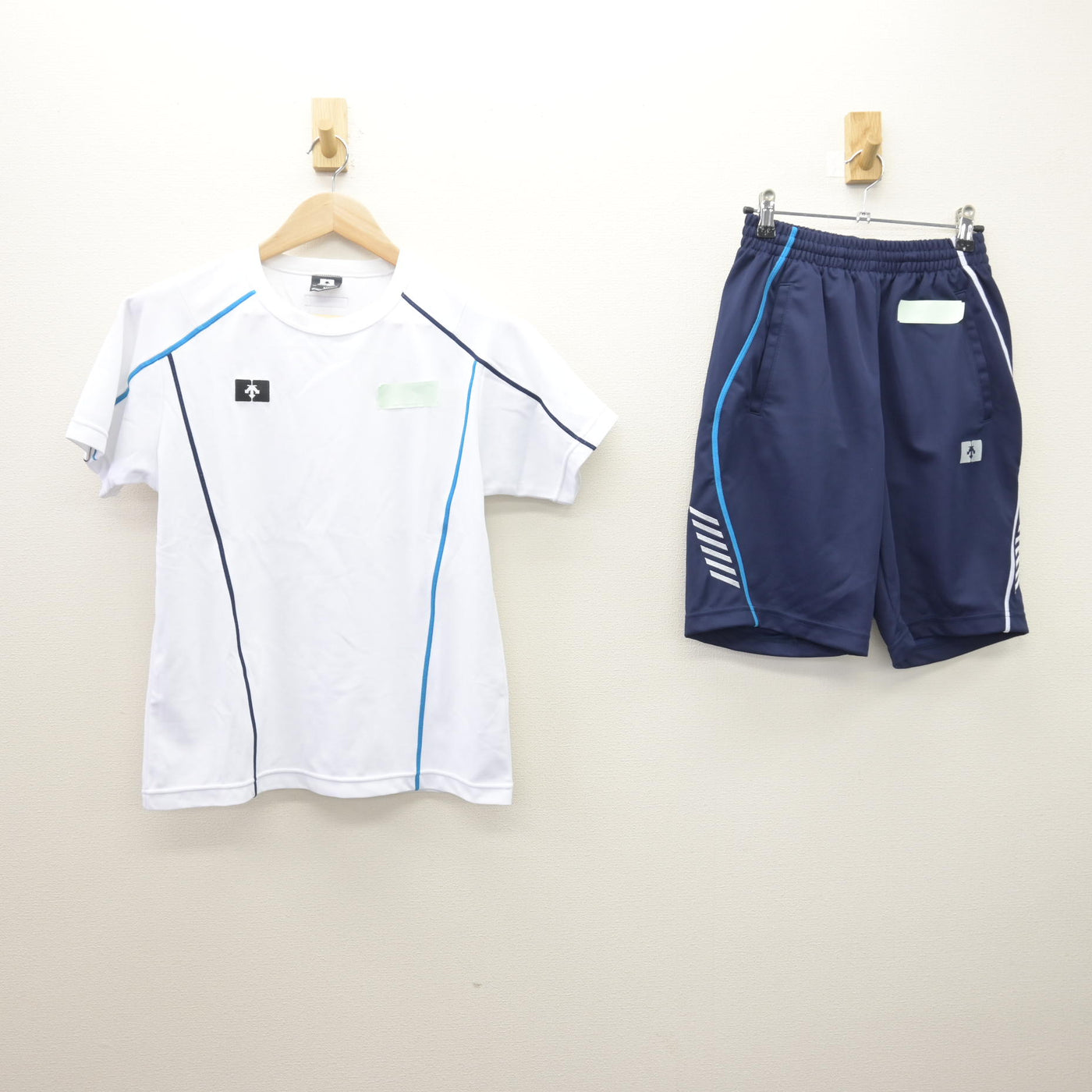 【中古】北海道 藤女子中学校・高等学校 女子制服 2点 (体操服 上・体操服 下) sf120698