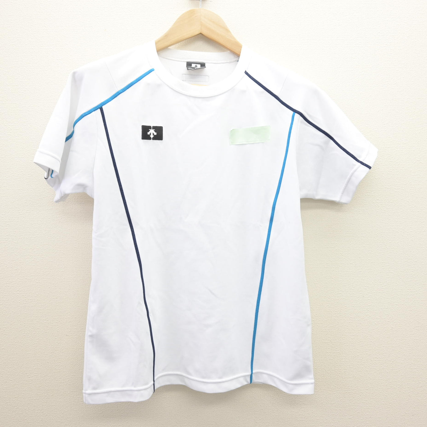 【中古】北海道 藤女子中学校・高等学校 女子制服 2点 (体操服 上・体操服 下) sf120698