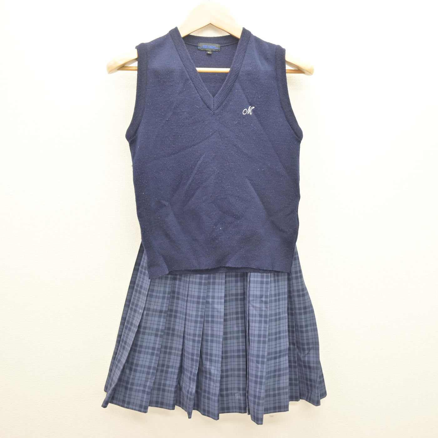 【中古】東京都 三鷹市立第四中学校 女子制服 4点 (ブレザー・ニットベスト・スカート) sf120717