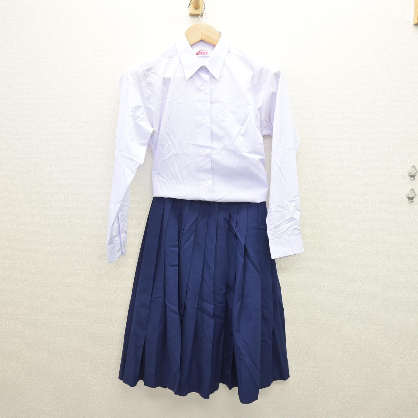 【中古】青森県 八戸北高等学校 女子制服 4点 (ブレザー・シャツ・スカート) sf120762