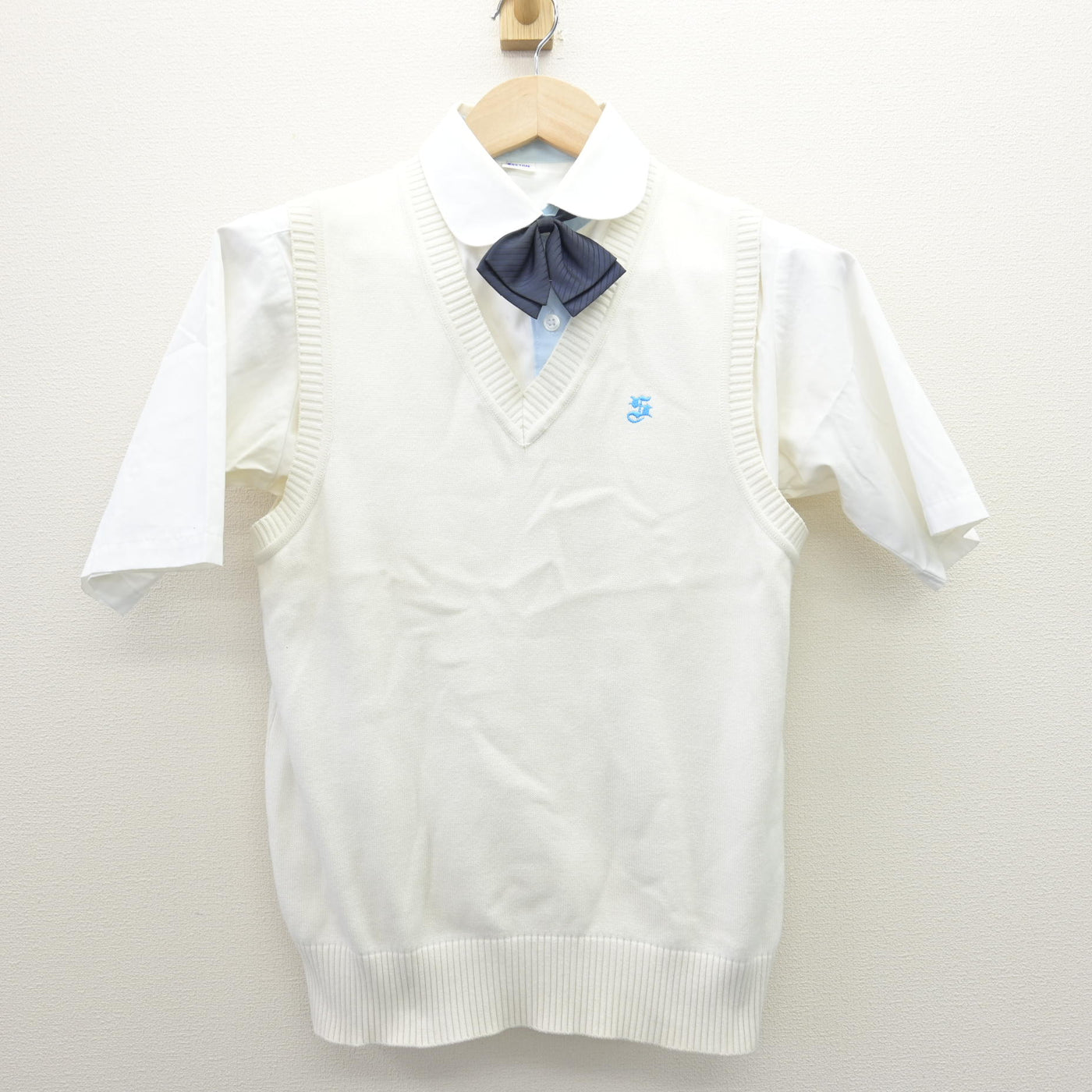 【中古】埼玉県  淑徳与野中学校 女子制服 3点 (ニットベスト・シャツ) sf120778