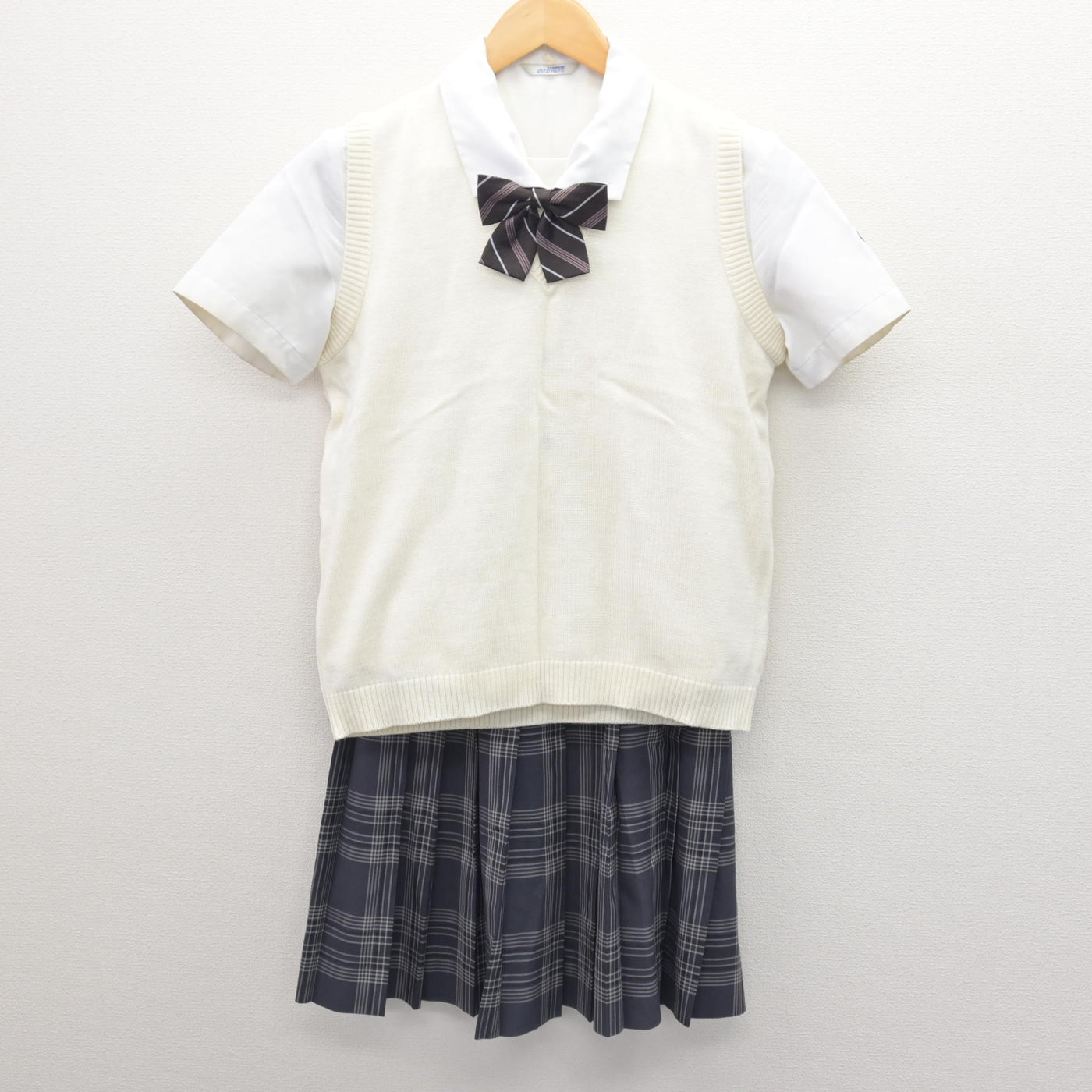 【中古】長野県 松本秀峰中等教育学校 女子制服 4点 (ニットベスト・シャツ・スカート) sf120802