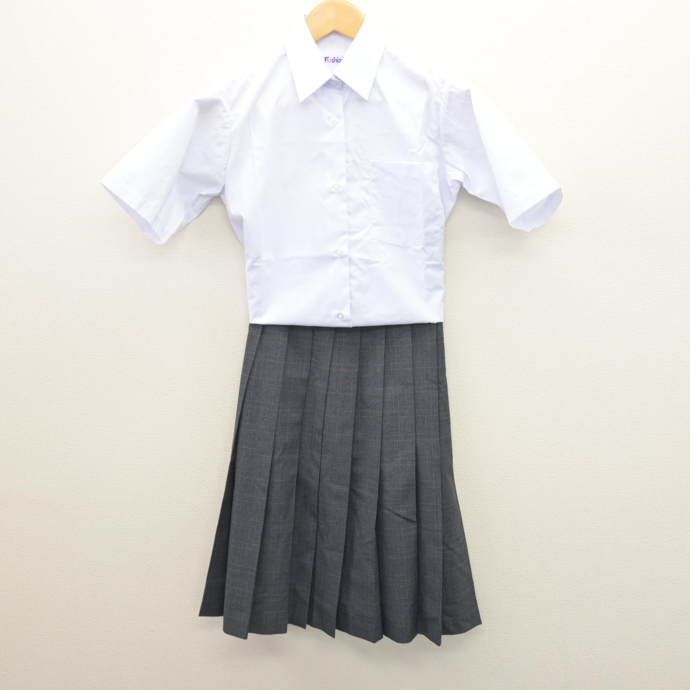 【中古】神奈川県 大綱中学校 女子制服 2点 (シャツ・スカート) sf120810