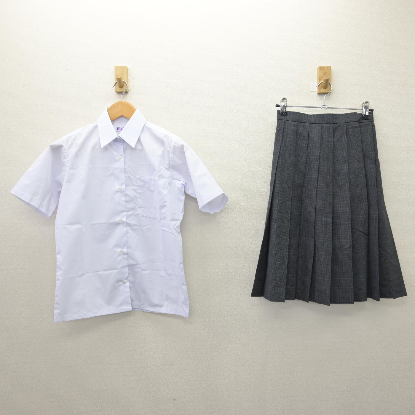【中古】神奈川県 大綱中学校 女子制服 2点 (シャツ・スカート) sf120810