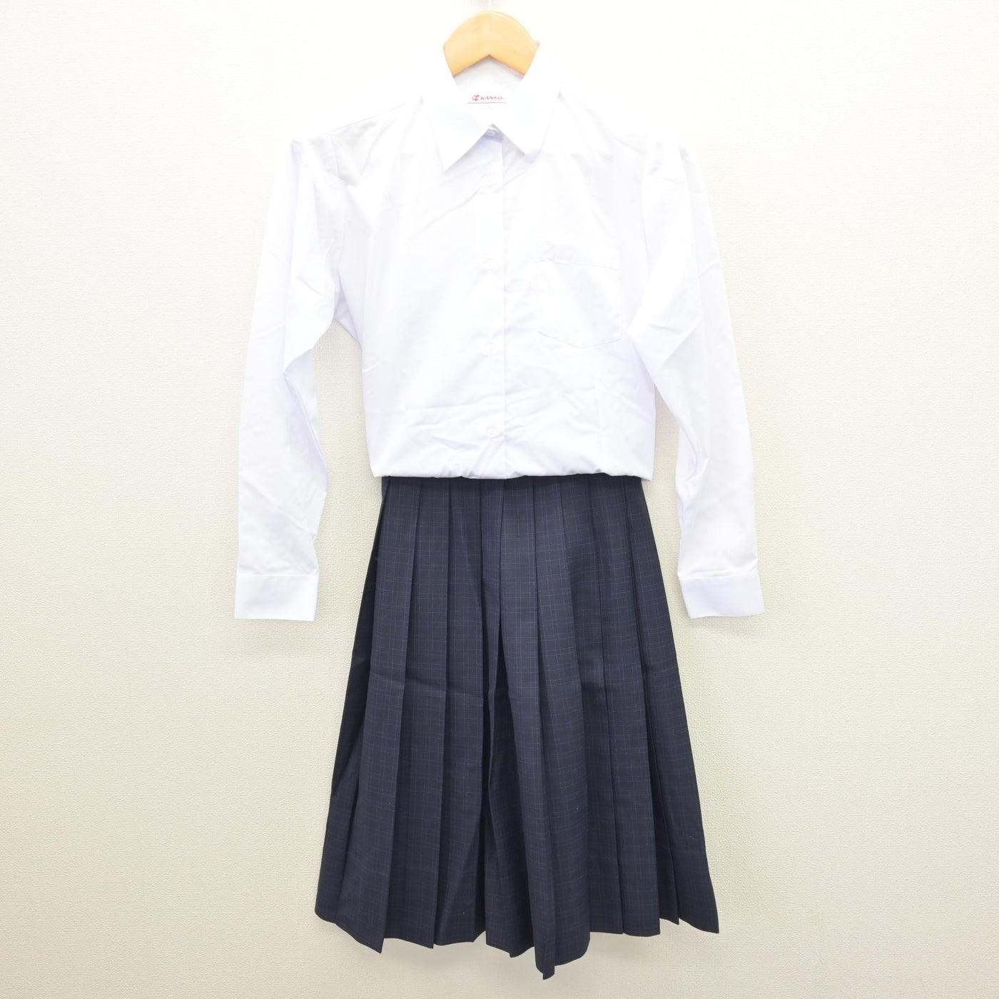 【中古】福岡県 福岡市内中学標準服 女子制服 3点 (ブレザー・シャツ・スカート) sf120870