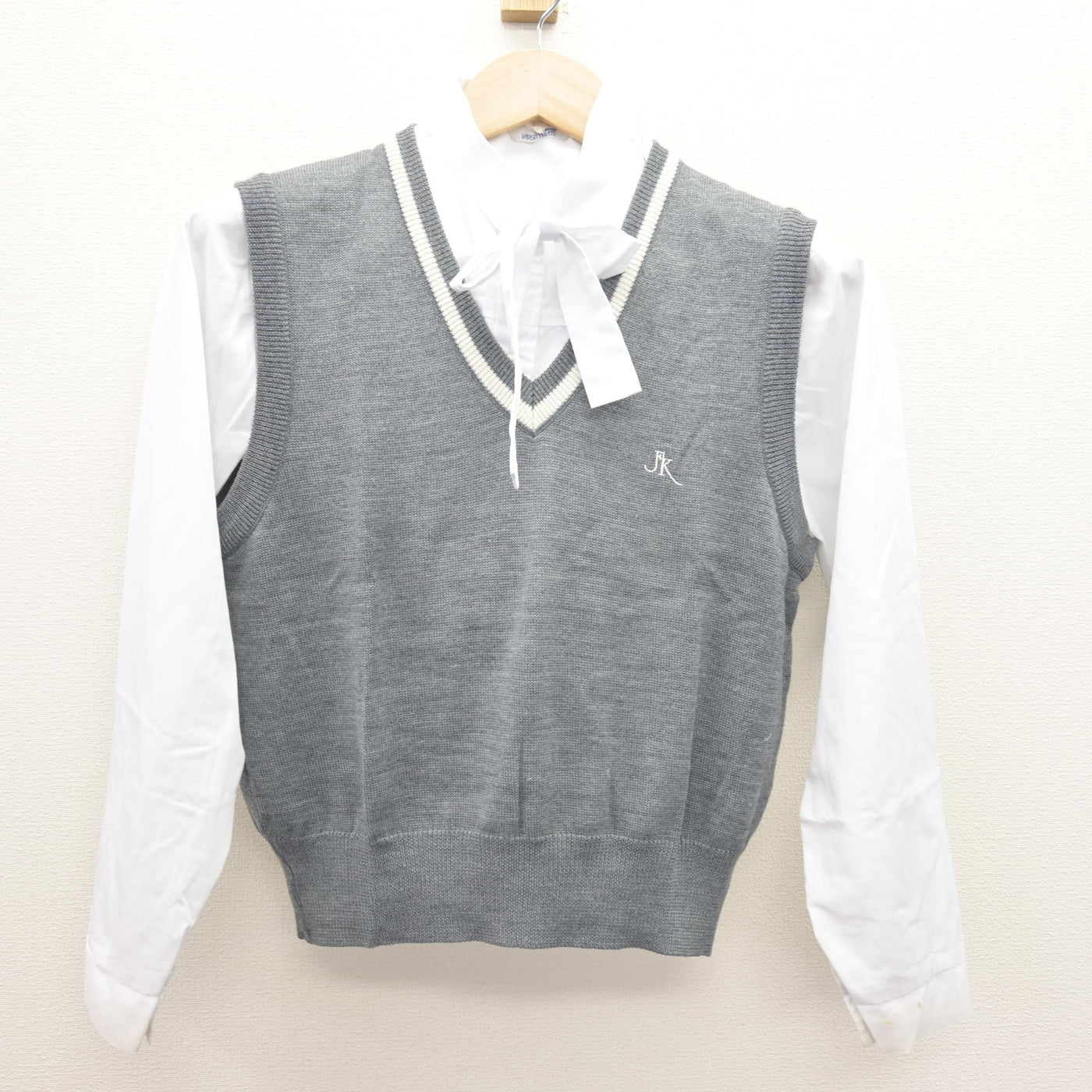 【中古】福岡県 福岡海星女子学院高等学校 女子制服 2点 (ニットベスト・シャツ) sf120904