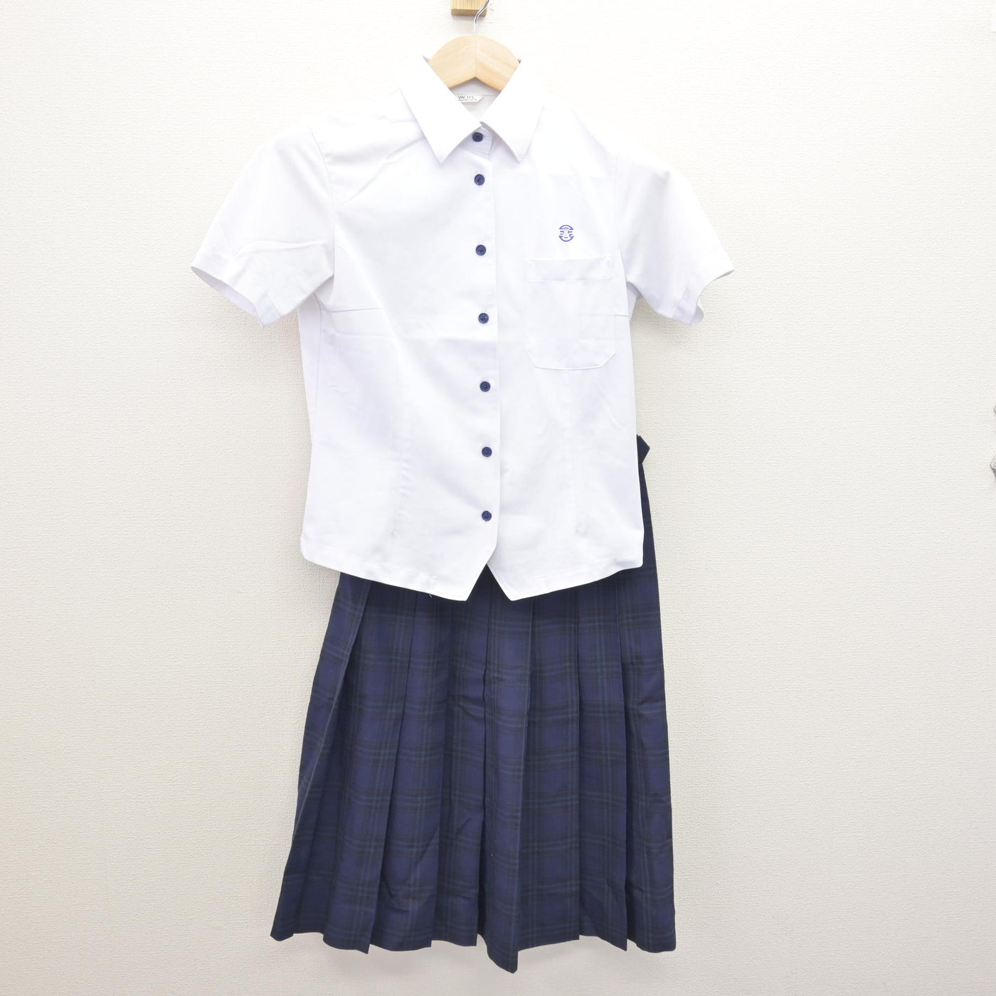 【中古】福岡県 春日高等学校 女子制服 2点 (シャツ・スカート) sf120911