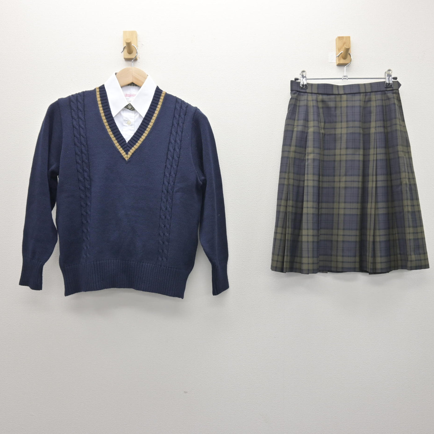 【中古】三重県 高田高等学校 女子制服 3点 (ニット・シャツ・スカート) sf121002