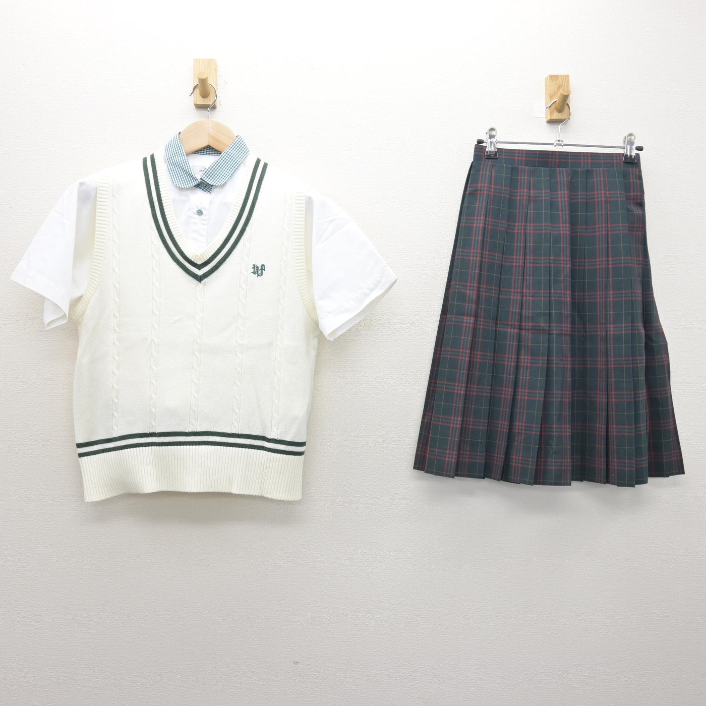 【中古】福島県 原町第一中学校 女子制服 3点 (ニットベスト・シャツ・スカート) sf121012