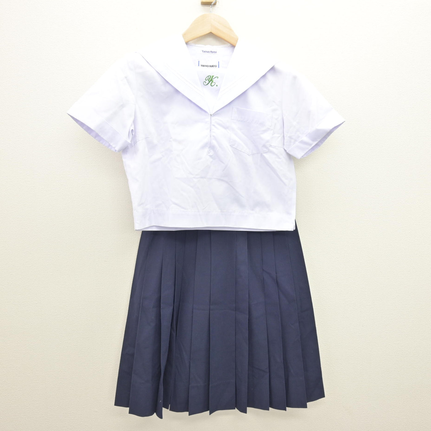 【中古】 学校名不明 女子制服 2点 (セーラー服・スカート) sf121062