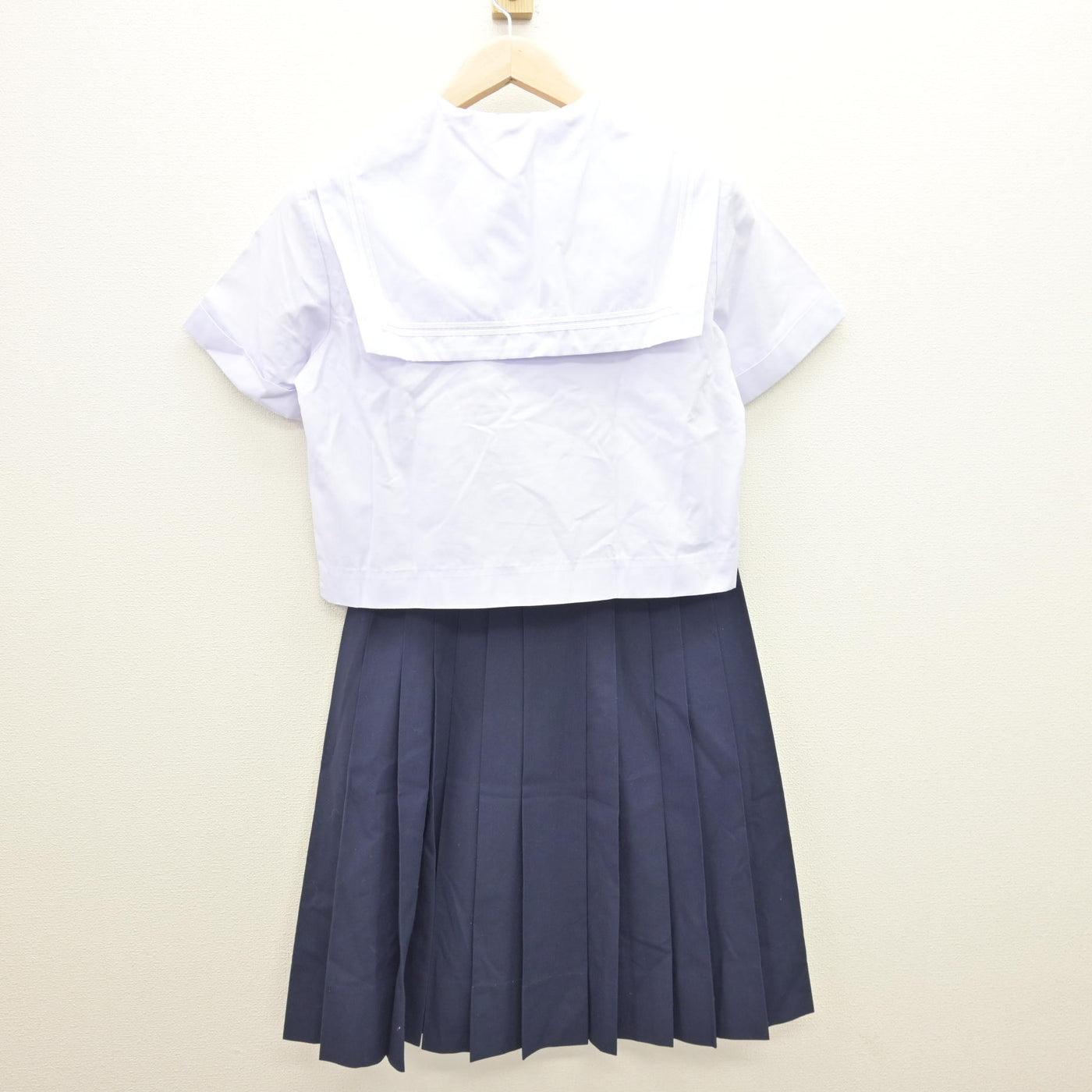 【中古】 学校名不明 女子制服 2点 (セーラー服・スカート) sf121062