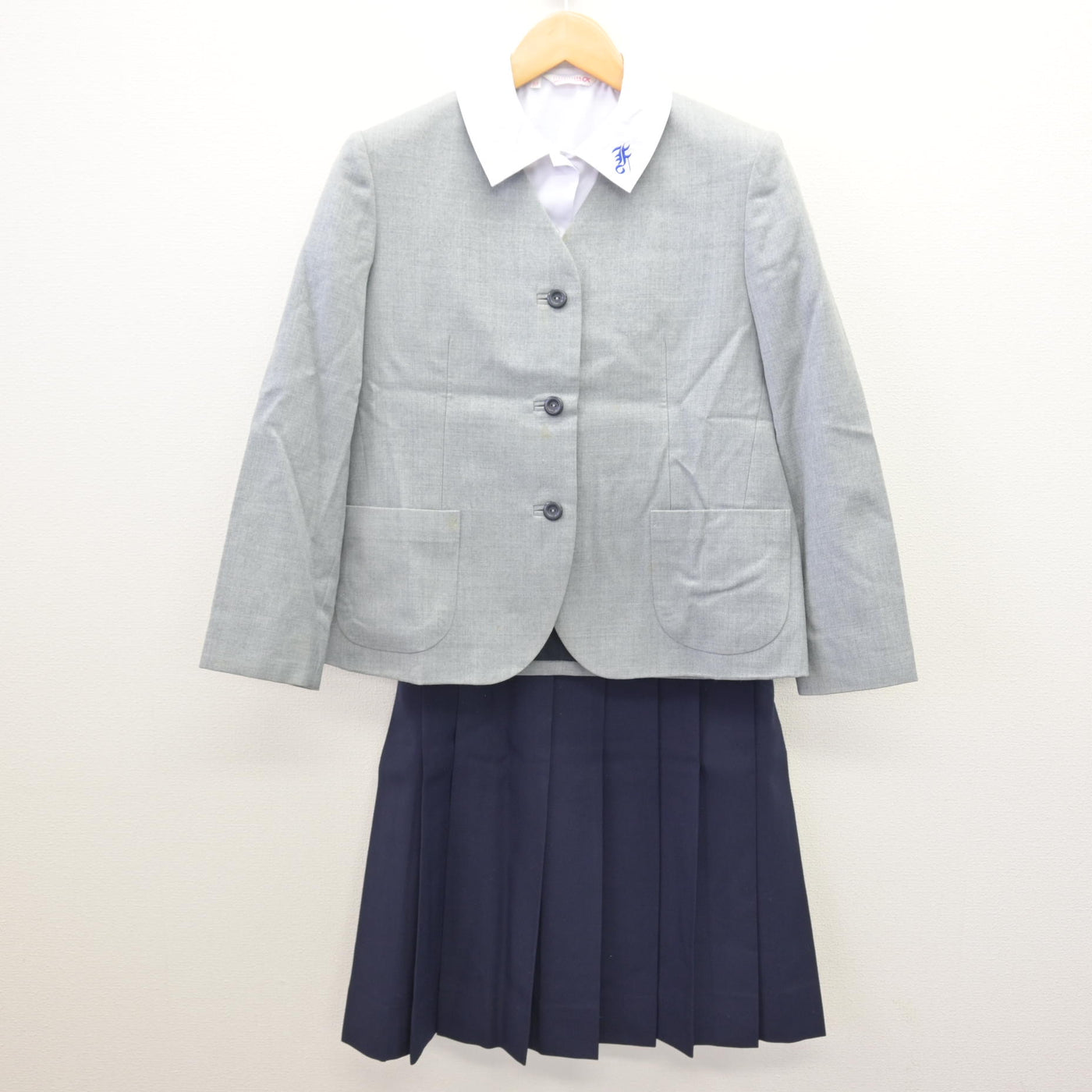【中古】岩手県 岩手大学教育学部附属中学校 女子制服 3点 (ブレザー・シャツ・スカート) sf121086