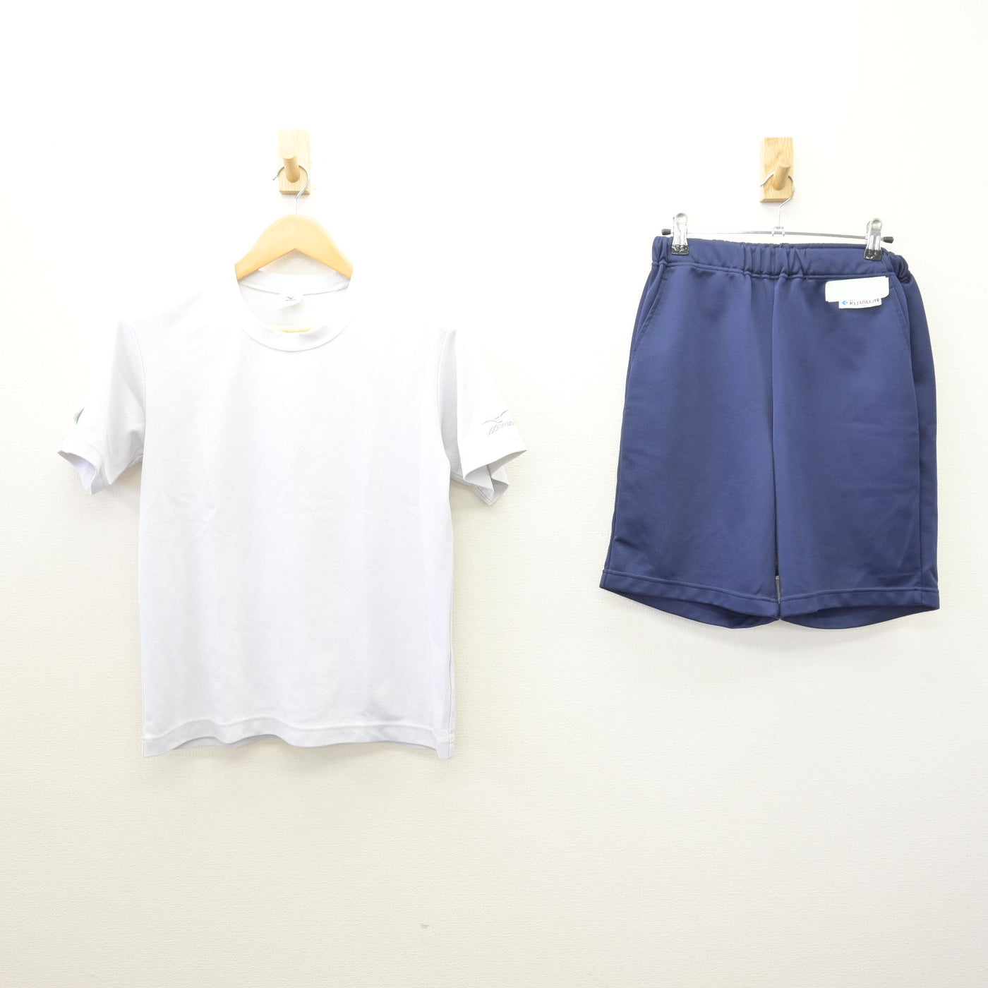 【中古】岩手県 盛岡市立高等学校 女子制服 2点 (体操服 上・体操服 下) sf121093