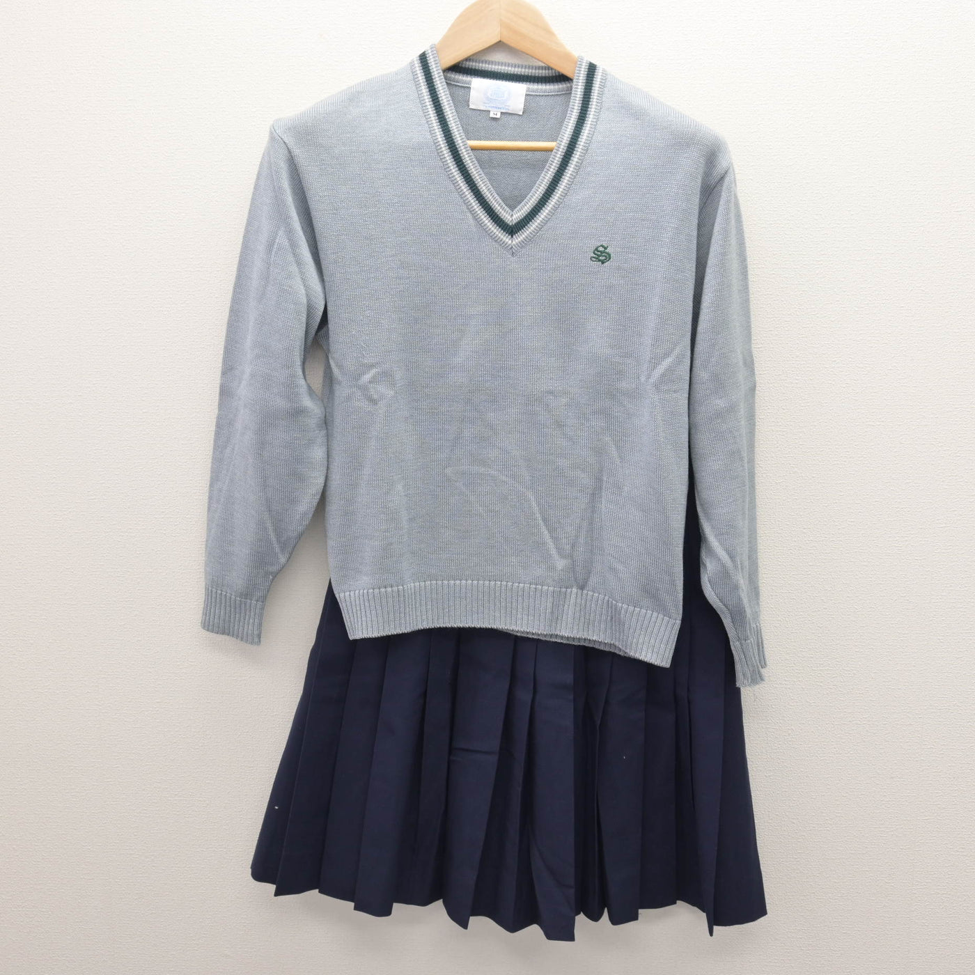 【中古】愛知県 昭和高等学校 女子制服 3点 (ブレザー・ニット・スカート) sf121158