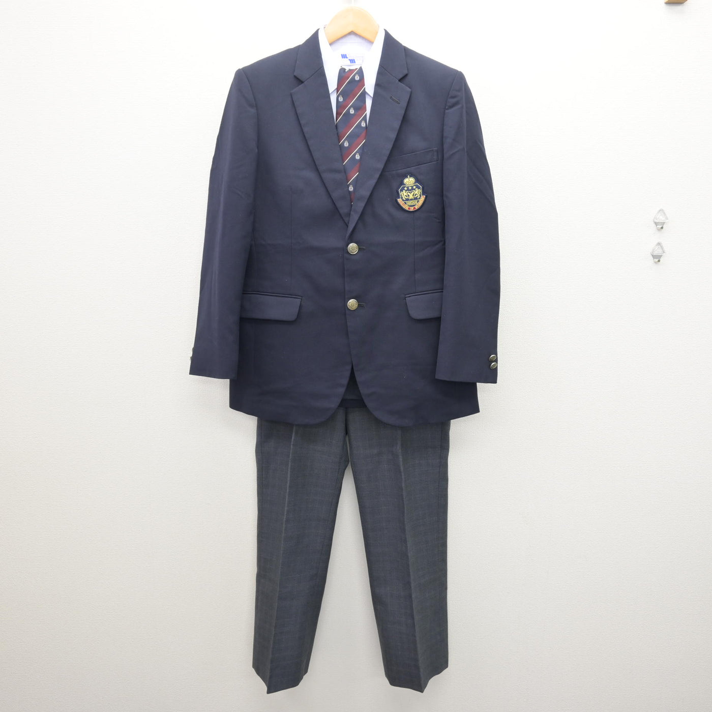 【中古】神奈川県 岩谷学園高等専修学校 男子制服 4点 (ブレザー・シャツ・ズボン) sf121219