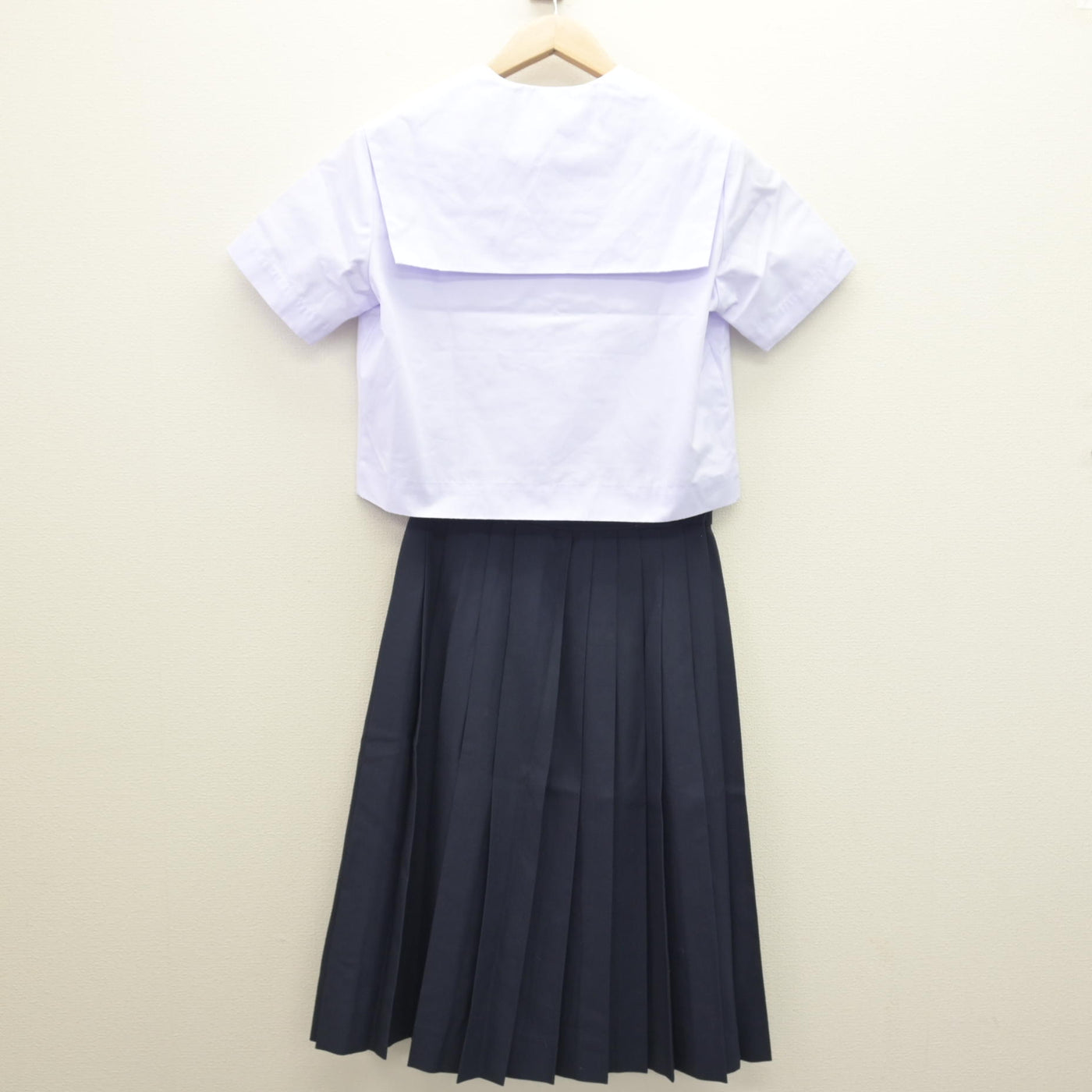【中古】愛知県 香流中学校 女子制服 3点 (セーラー服・スカート) sf121263