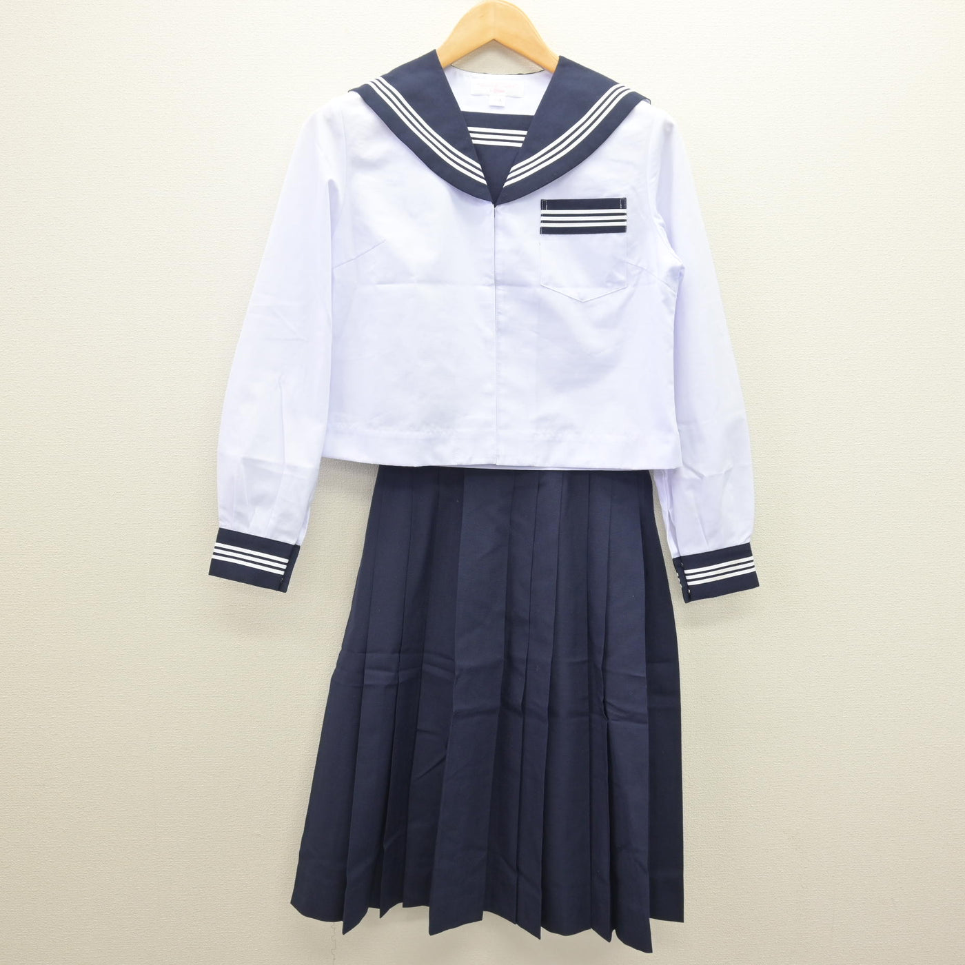 【中古】静岡県 神明中学校 女子制服 3点 (セーラー服・スカート) sf121275