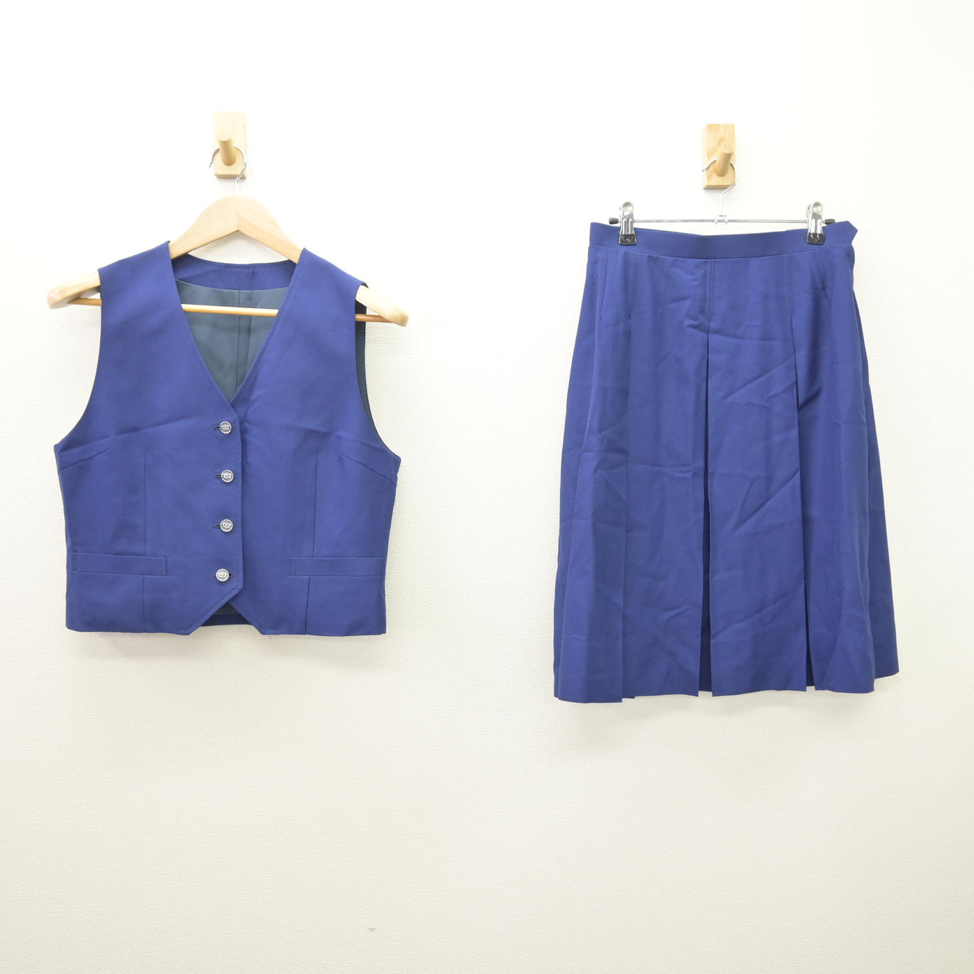 【中古】東京都 大森東中学校 女子制服 2点 (ベスト・スカート) sf121355